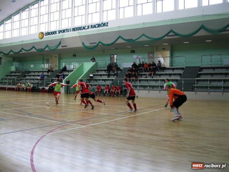 Zdjęcie w galerii na portalu naszraciborz.pl: Turniej mundurowych w hali OSiR wiadomości z regionu