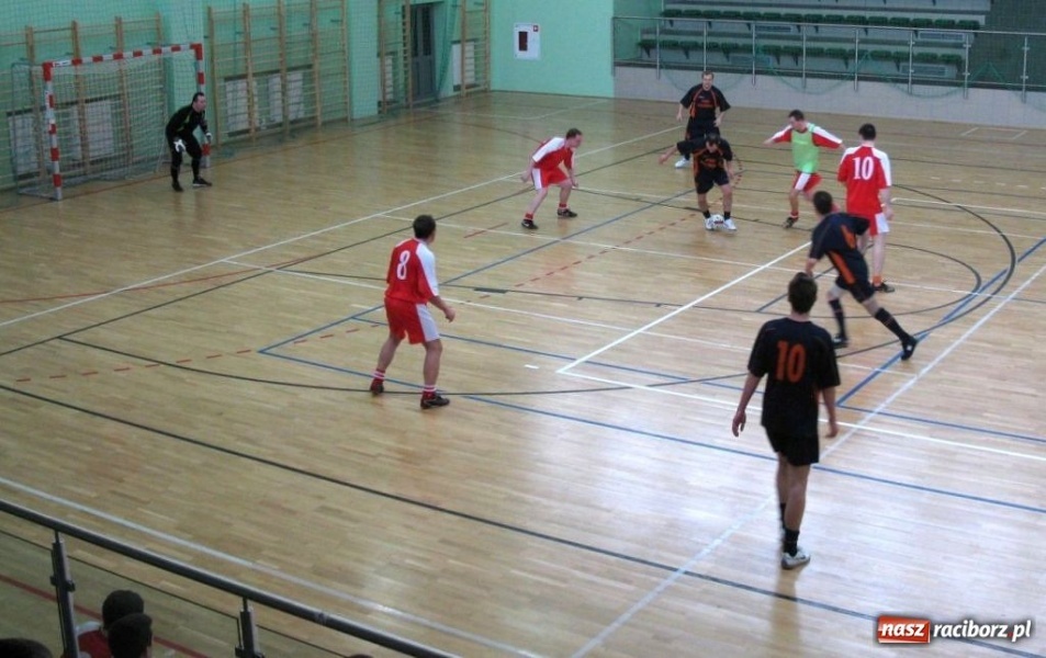 Zdjęcie w galerii na portalu naszraciborz.pl: Turniej mundurowych w hali OSiR wiadomości z regionu