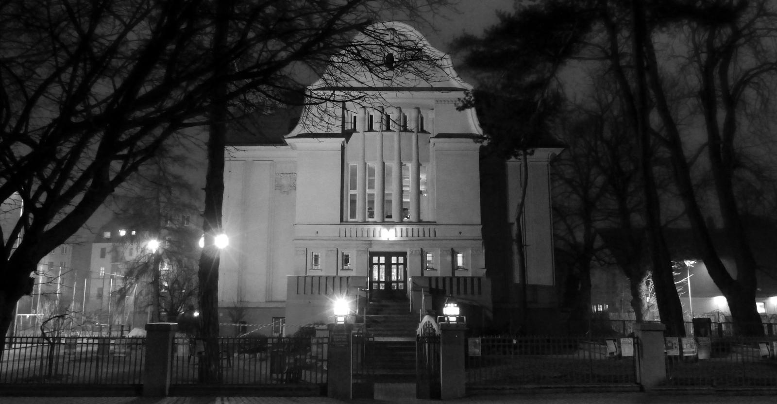 Zdjęcie w galerii na portalu naszraciborz.pl: Kryminalne zagadki biblioteki wiadomości z regionu