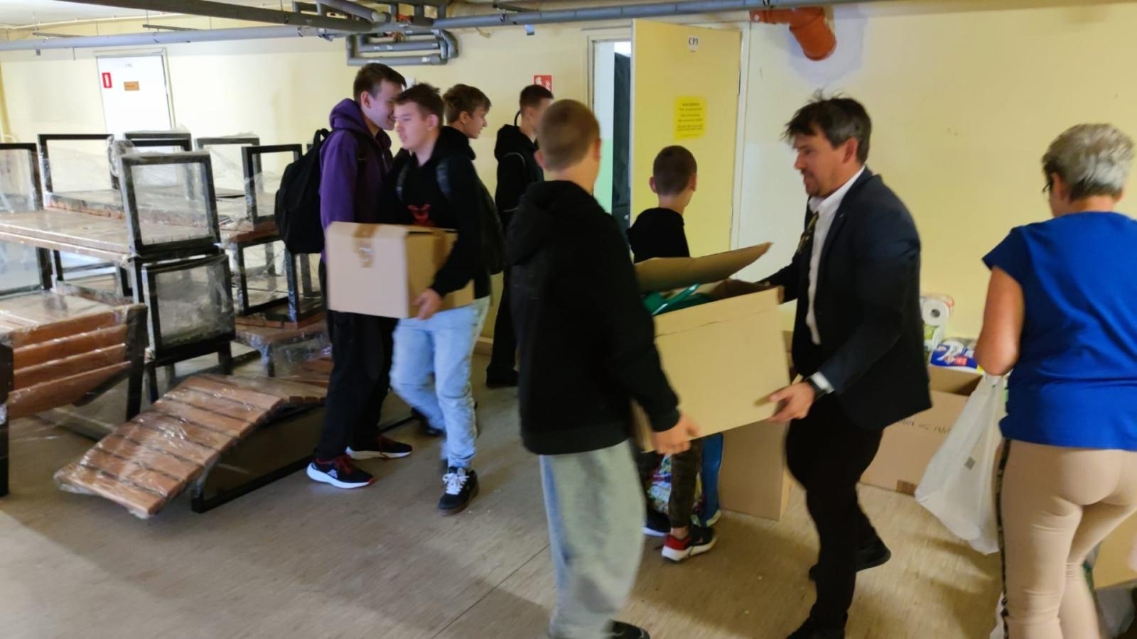 Zdjęcie w galerii na portalu naszraciborz.pl: Pierwsze dary dla powodzian wyruszą do poszkodowanych miast wiadomości z regionu