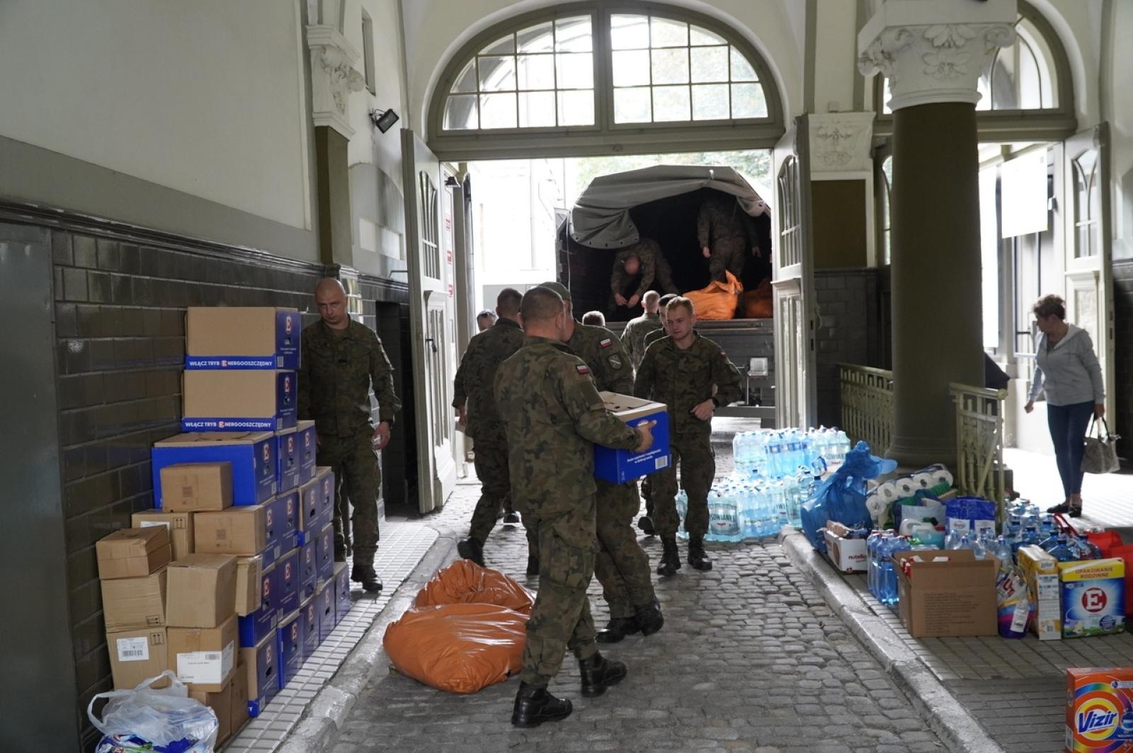 Zdjęcie w galerii na portalu naszraciborz.pl: Pierwsze dary dla powodzian wyruszą do poszkodowanych miast wiadomości z regionu