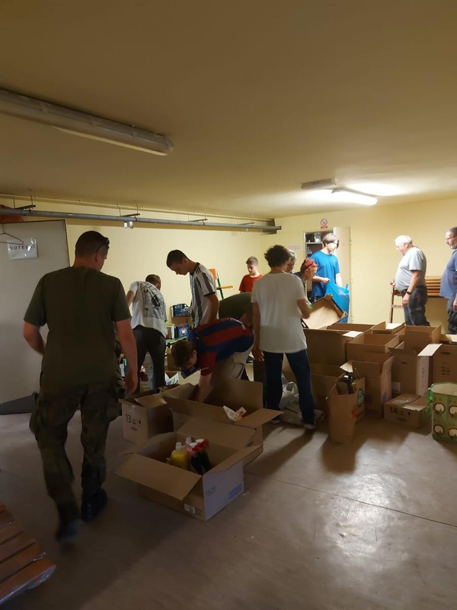 Zdjęcie w galerii na portalu naszraciborz.pl: Raciborska 15-tka stała się centrum pomocy powodzianom wiadomości z regionu