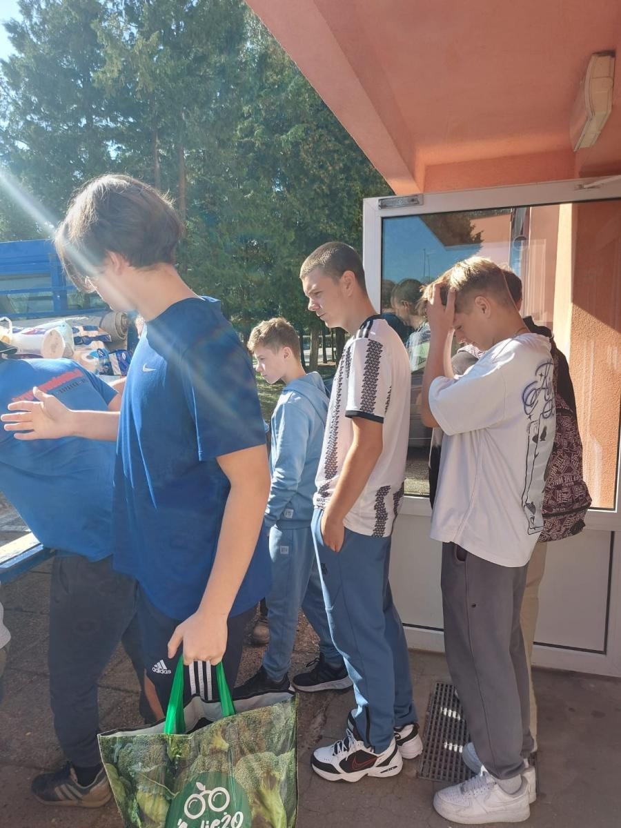 Zdjęcie w galerii na portalu naszraciborz.pl: Raciborska 15-tka stała się centrum pomocy powodzianom wiadomości z regionu