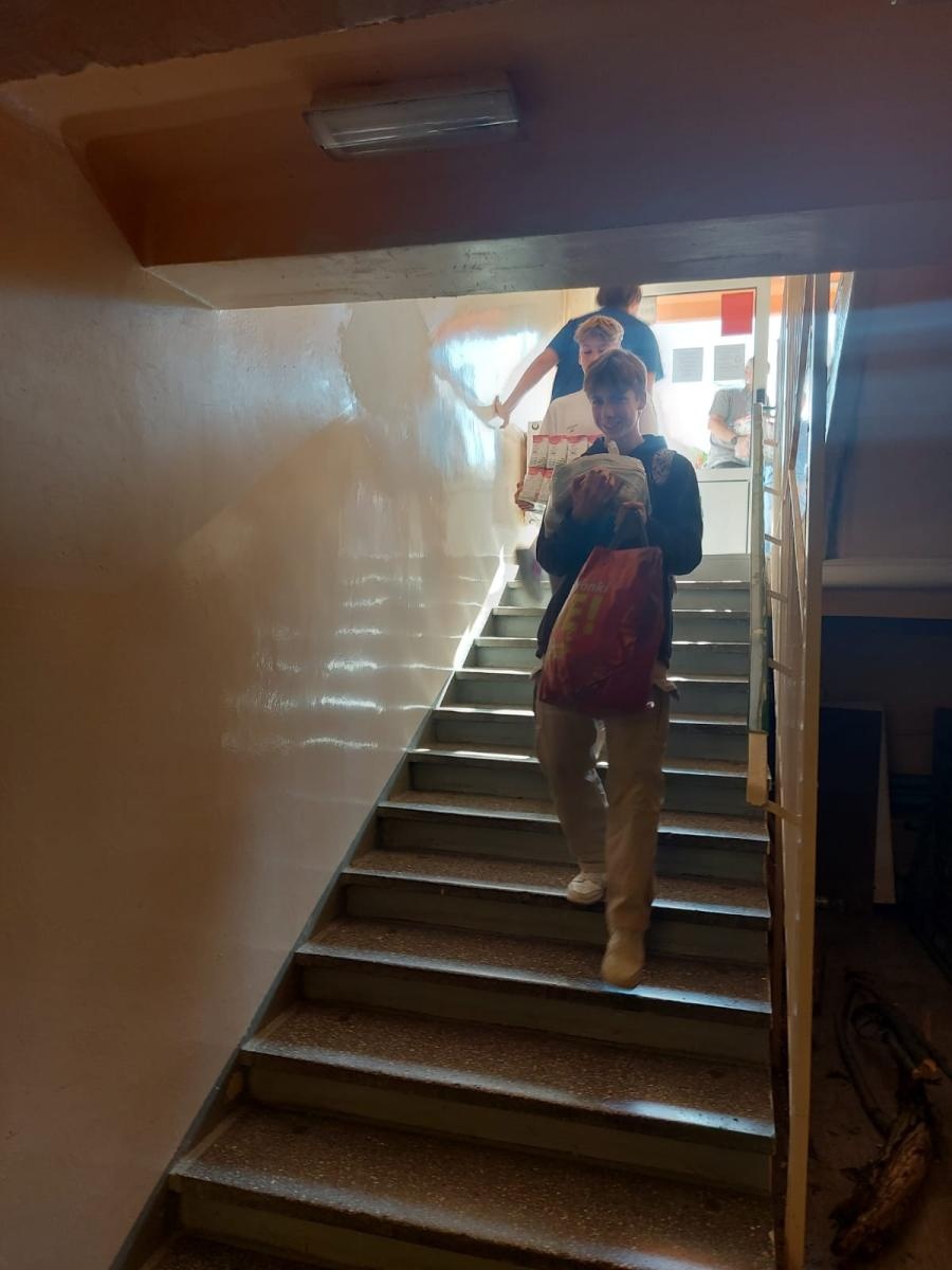 Zdjęcie w galerii na portalu naszraciborz.pl: Raciborska 15-tka stała się centrum pomocy powodzianom wiadomości z regionu