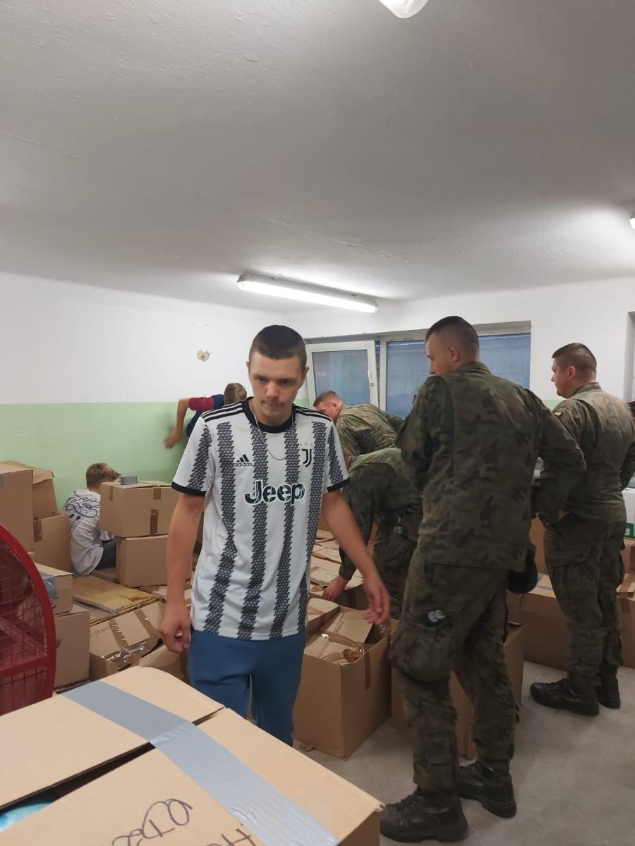 Zdjęcie w galerii na portalu naszraciborz.pl: Raciborska 15-tka stała się centrum pomocy powodzianom wiadomości z regionu