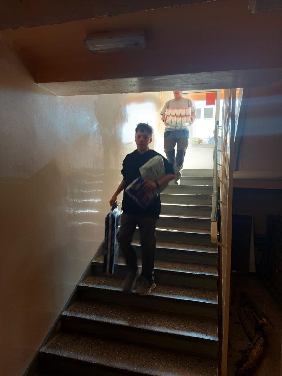 Zdjęcie w galerii na portalu naszraciborz.pl: Raciborska 15-tka stała się centrum pomocy powodzianom wiadomości z regionu