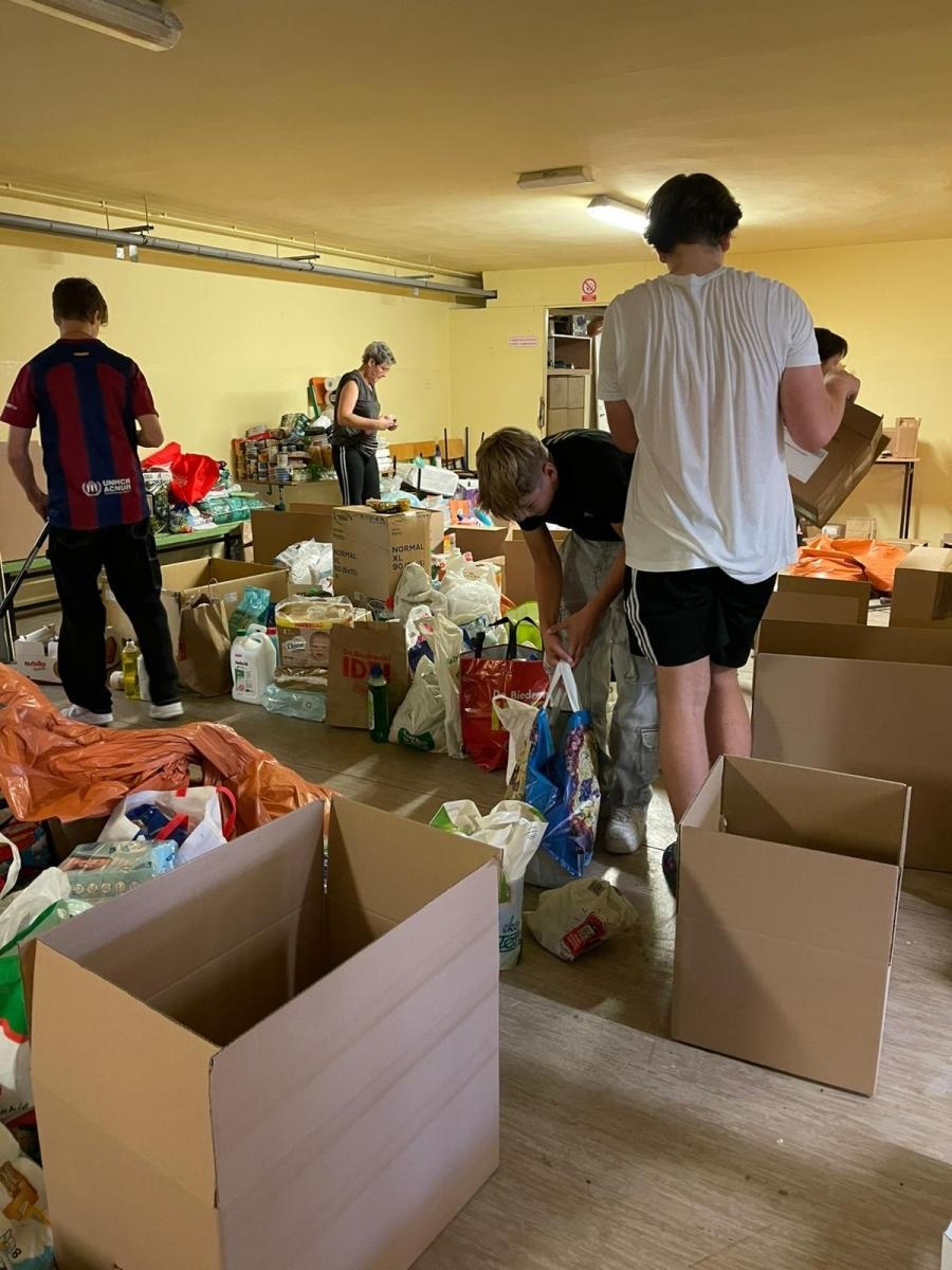 Zdjęcie w galerii na portalu naszraciborz.pl: Raciborska 15-tka stała się centrum pomocy powodzianom wiadomości z regionu