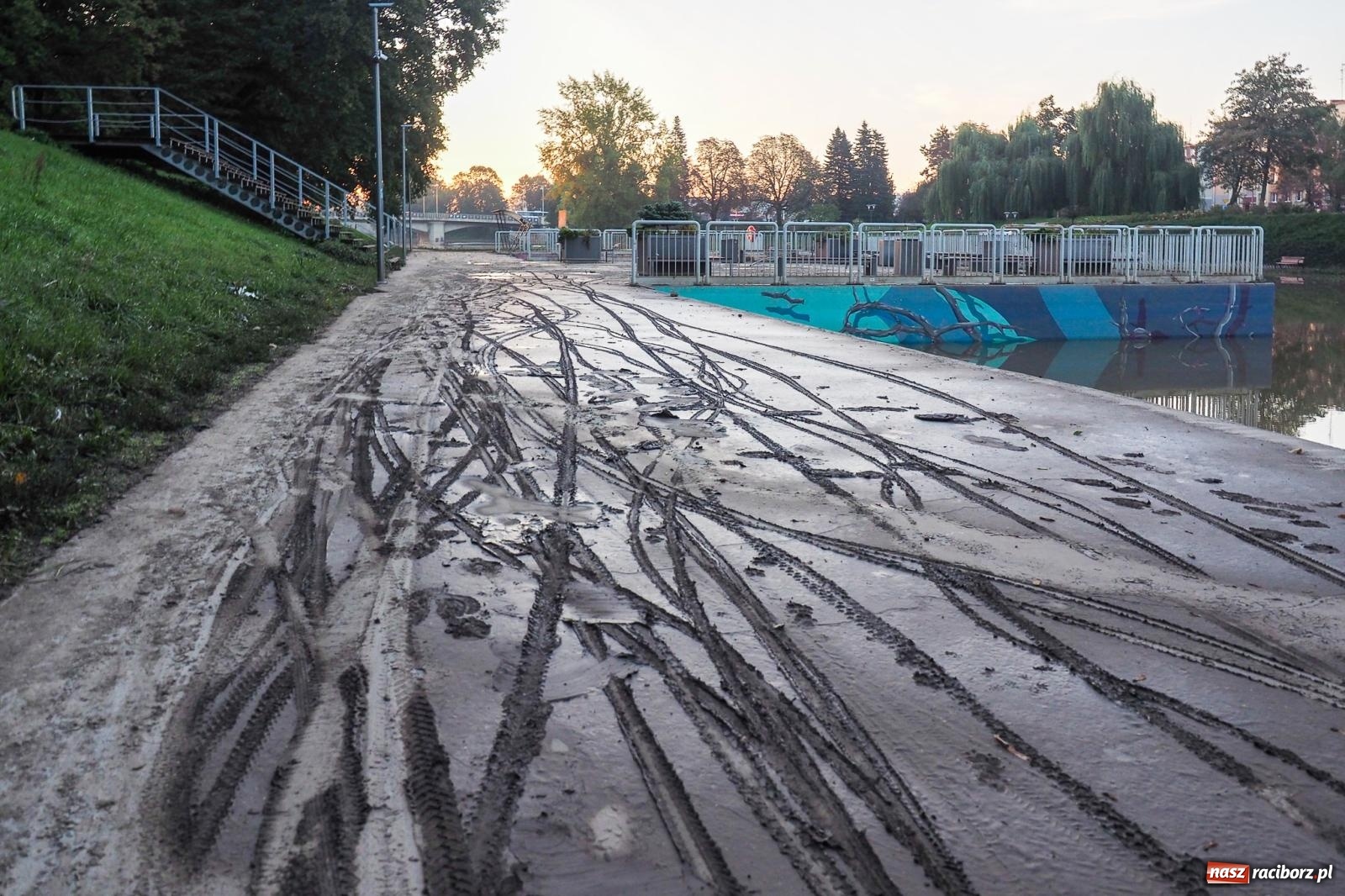 Zdjęcie w galerii na portalu naszraciborz.pl: Raciborskie bulwary po wielkiej wodzie [FOTO] wiadomości z regionu