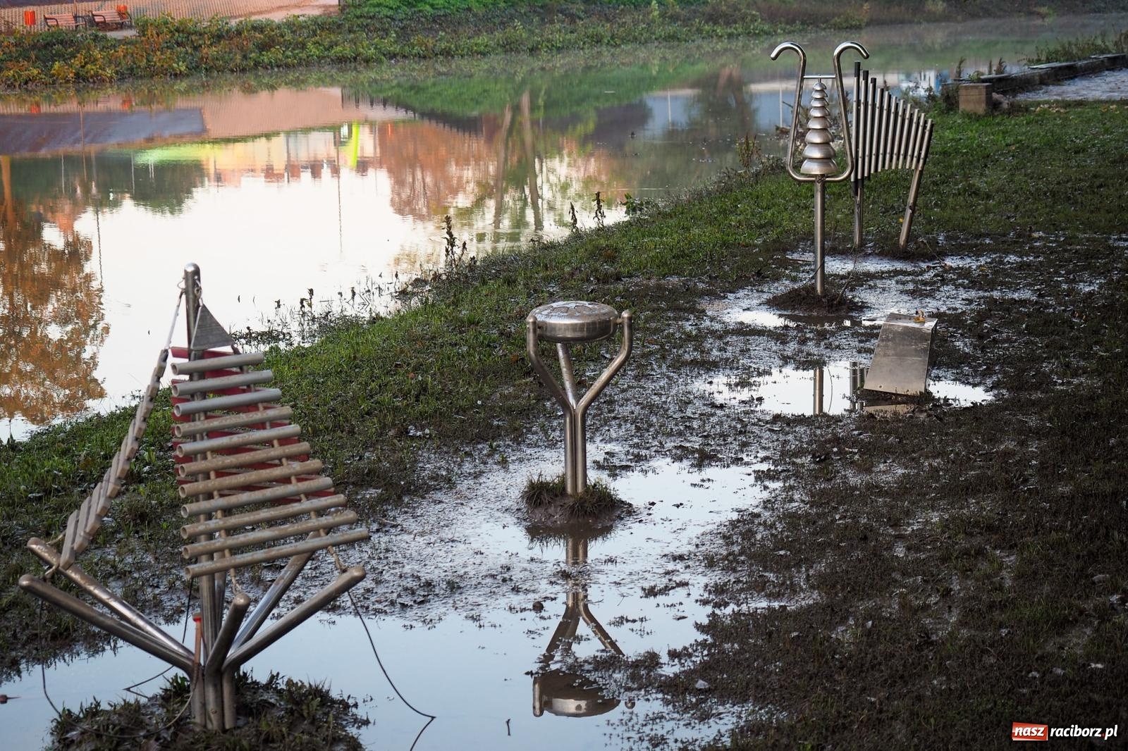 Zdjęcie w galerii na portalu naszraciborz.pl: Raciborskie bulwary po wielkiej wodzie [FOTO] wiadomości z regionu
