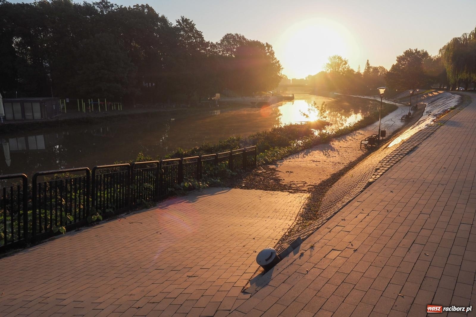 Zdjęcie w galerii na portalu naszraciborz.pl: Raciborskie bulwary po wielkiej wodzie [FOTO] wiadomości z regionu