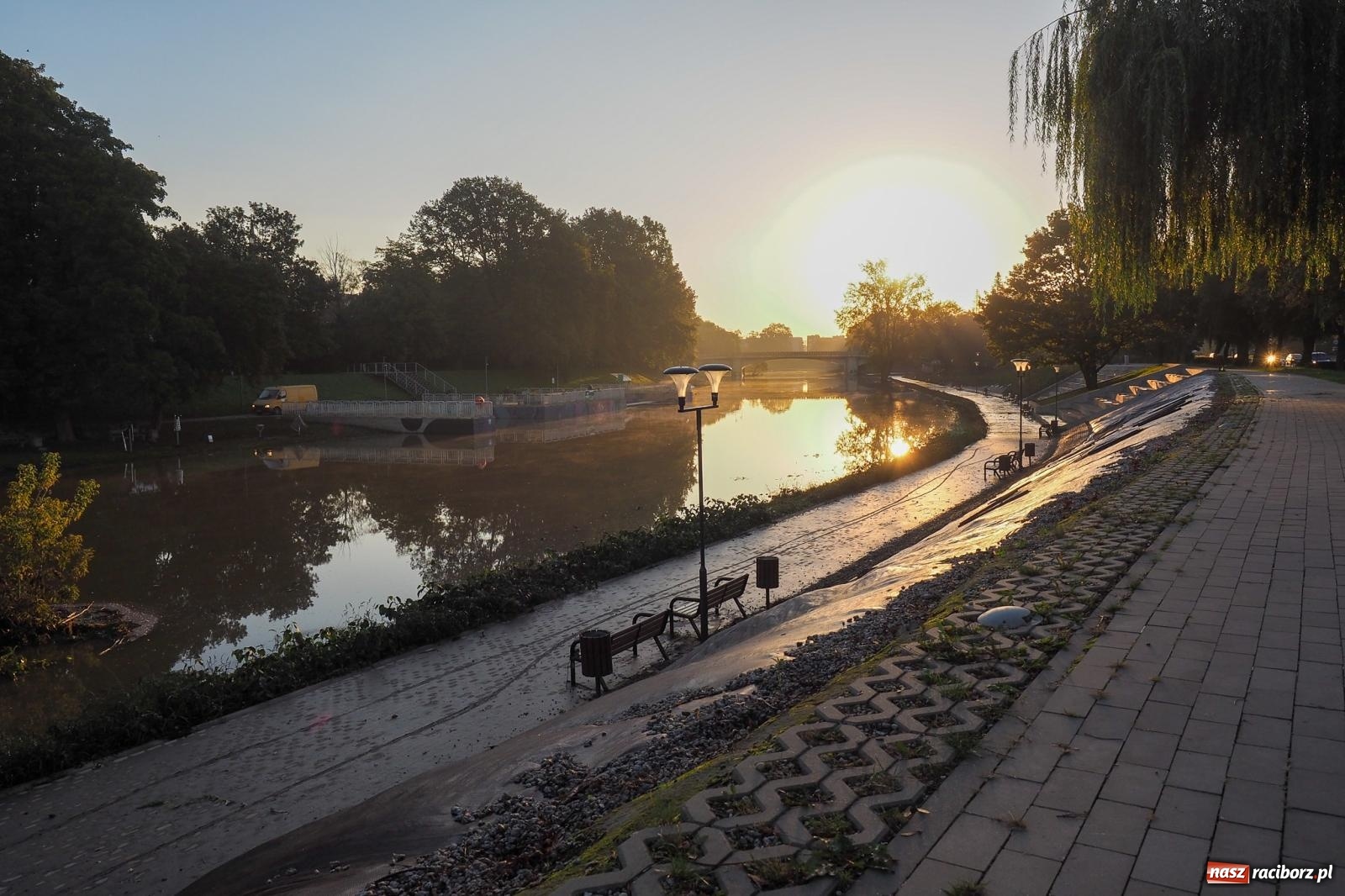 Zdjęcie w galerii na portalu naszraciborz.pl: Raciborskie bulwary po wielkiej wodzie [FOTO] wiadomości z regionu