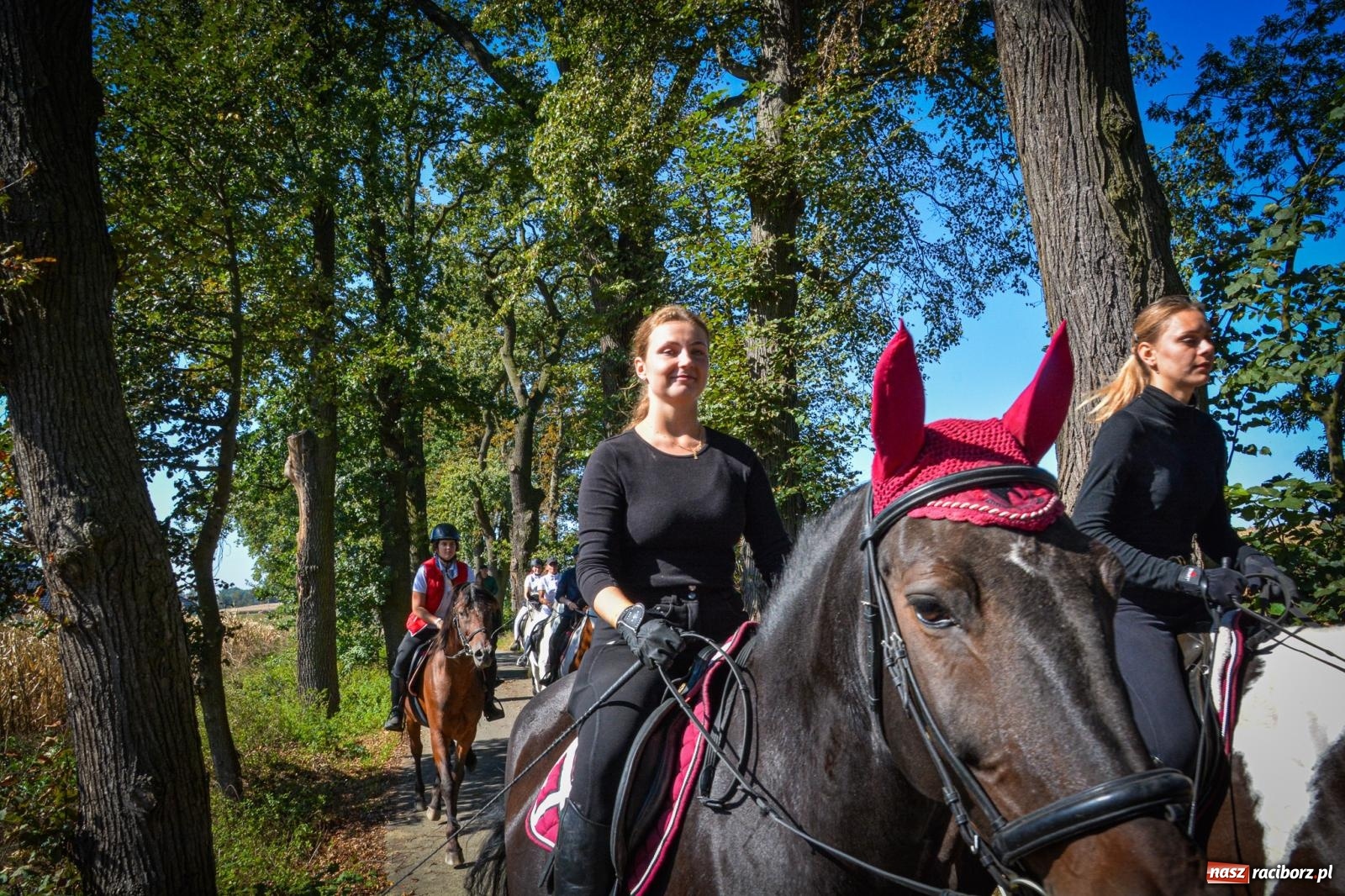 Zdjęcie w galerii na portalu naszraciborz.pl: Słoneczny Hubertus w Żerdzinach. Lisią kitę zerwał Jakub Niedbała wiadomości z regionu