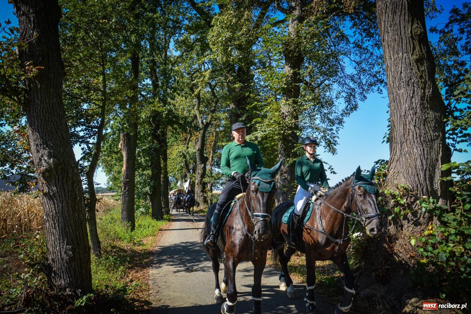 Zdjęcie w galerii na portalu naszraciborz.pl: Słoneczny Hubertus w Żerdzinach. Lisią kitę zerwał Jakub Niedbała wiadomości z regionu