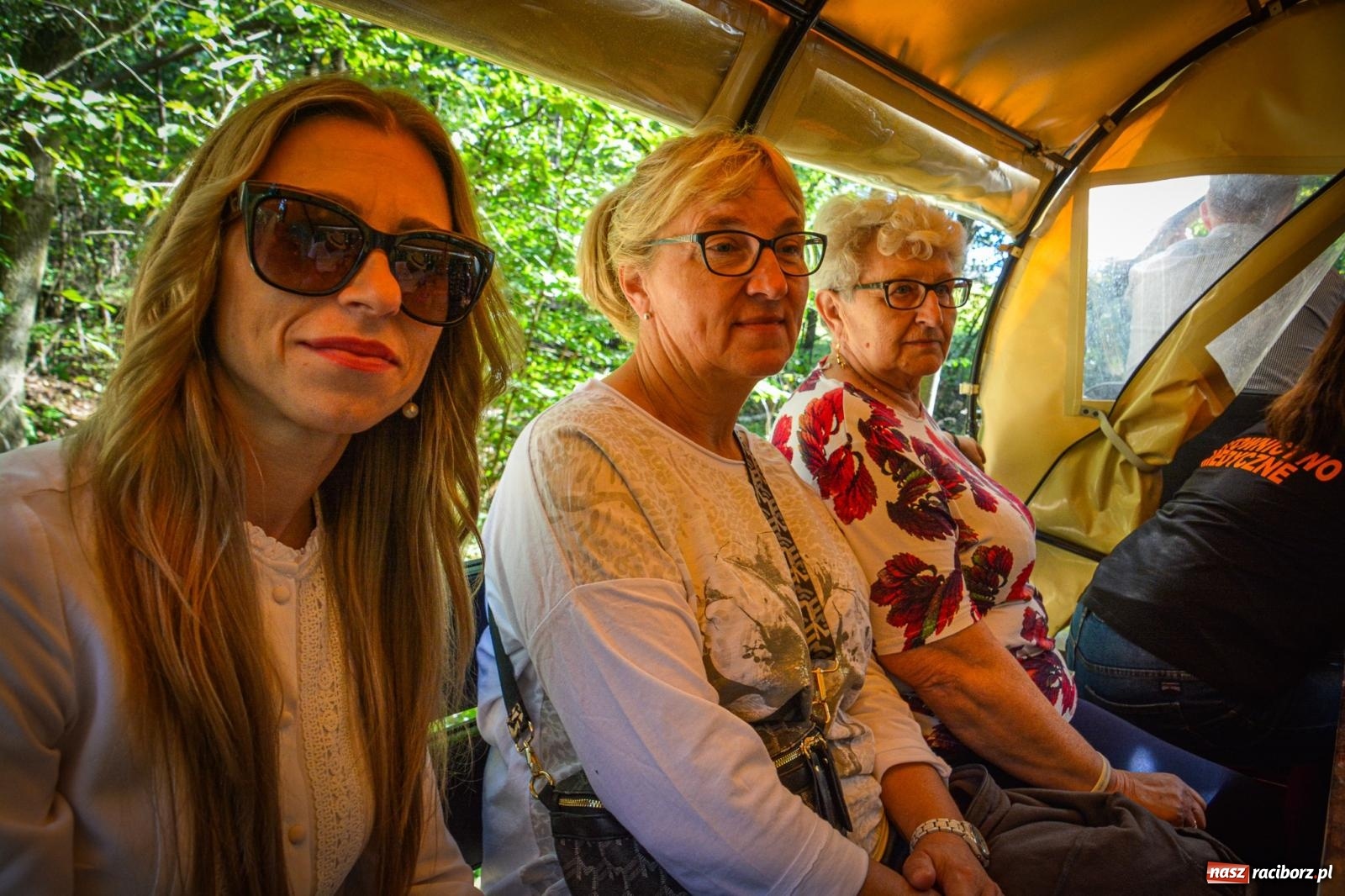 Zdjęcie w galerii na portalu naszraciborz.pl: Słoneczny Hubertus w Żerdzinach. Lisią kitę zerwał Jakub Niedbała wiadomości z regionu
