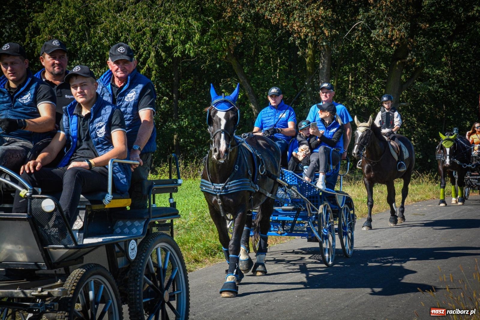 Zdjęcie w galerii na portalu naszraciborz.pl: Słoneczny Hubertus w Żerdzinach. Lisią kitę zerwał Jakub Niedbała wiadomości z regionu