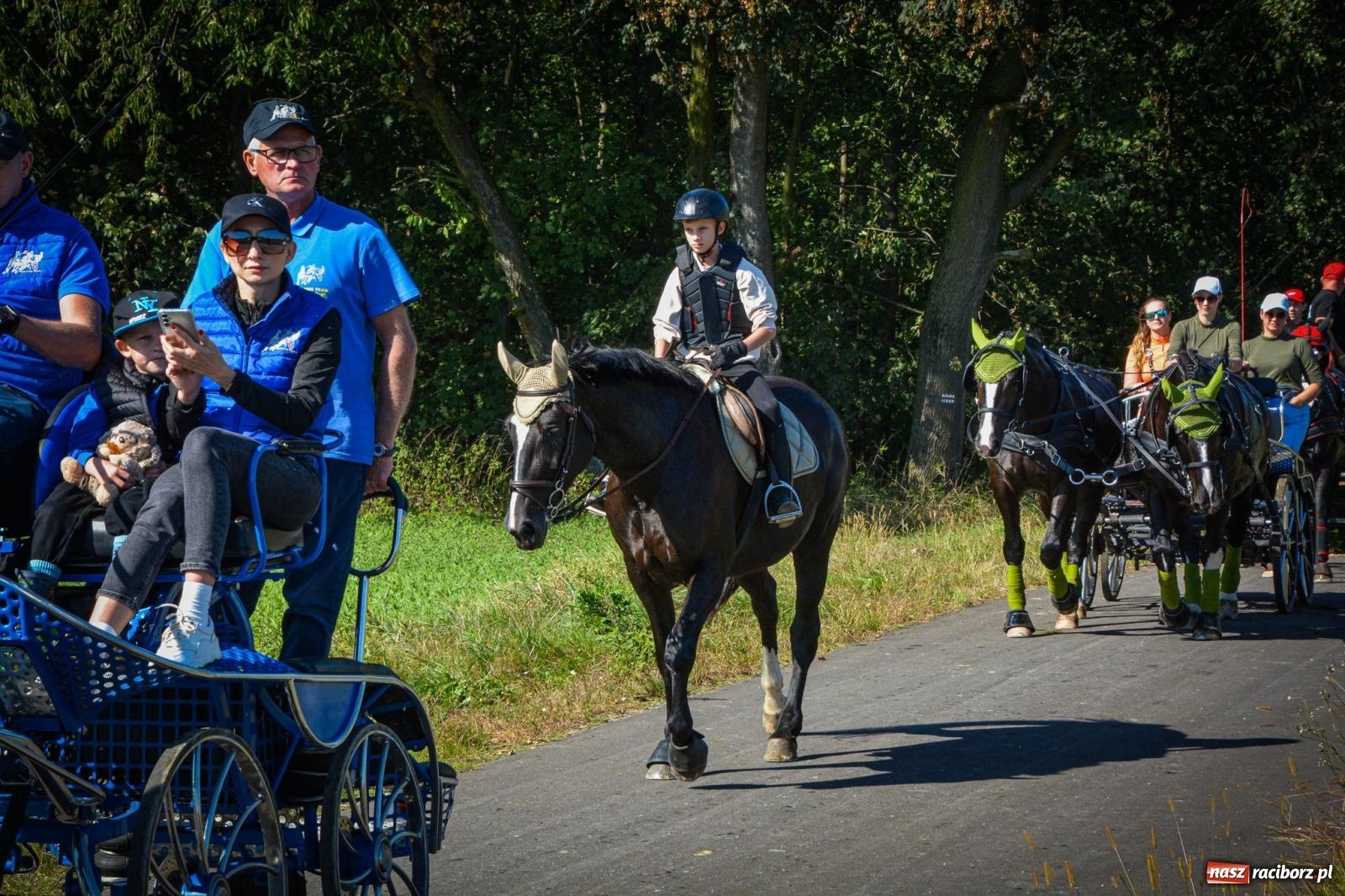 Zdjęcie w galerii na portalu naszraciborz.pl: Słoneczny Hubertus w Żerdzinach. Lisią kitę zerwał Jakub Niedbała wiadomości z regionu
