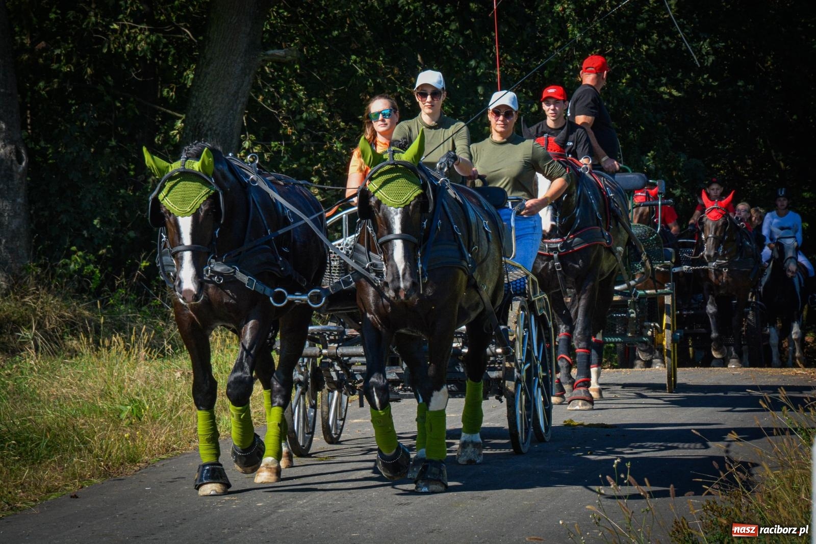 Zdjęcie w galerii na portalu naszraciborz.pl: Słoneczny Hubertus w Żerdzinach. Lisią kitę zerwał Jakub Niedbała wiadomości z regionu