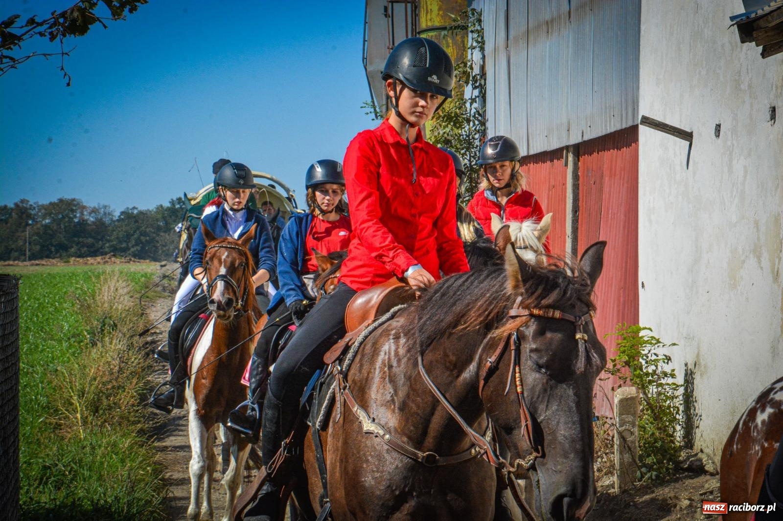 Zdjęcie w galerii na portalu naszraciborz.pl: Słoneczny Hubertus w Żerdzinach. Lisią kitę zerwał Jakub Niedbała wiadomości z regionu