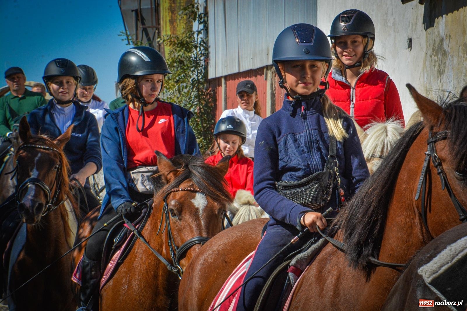 Zdjęcie w galerii na portalu naszraciborz.pl: Słoneczny Hubertus w Żerdzinach. Lisią kitę zerwał Jakub Niedbała wiadomości z regionu