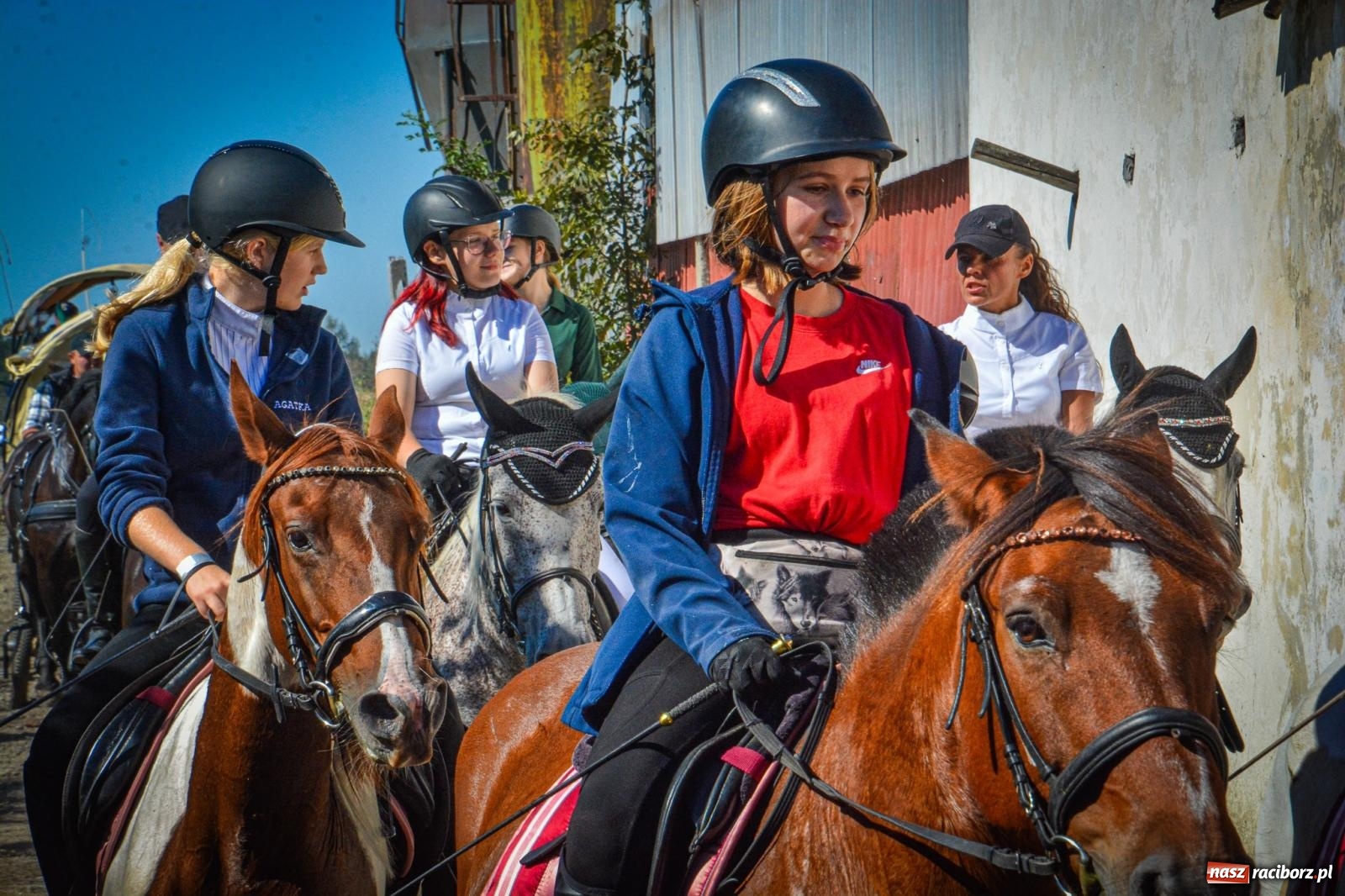 Zdjęcie w galerii na portalu naszraciborz.pl: Słoneczny Hubertus w Żerdzinach. Lisią kitę zerwał Jakub Niedbała wiadomości z regionu