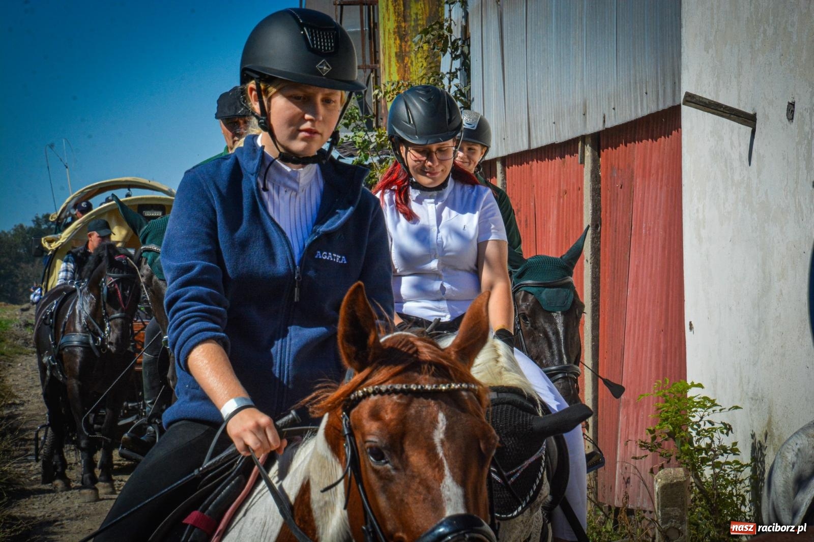 Zdjęcie w galerii na portalu naszraciborz.pl: Słoneczny Hubertus w Żerdzinach. Lisią kitę zerwał Jakub Niedbała wiadomości z regionu