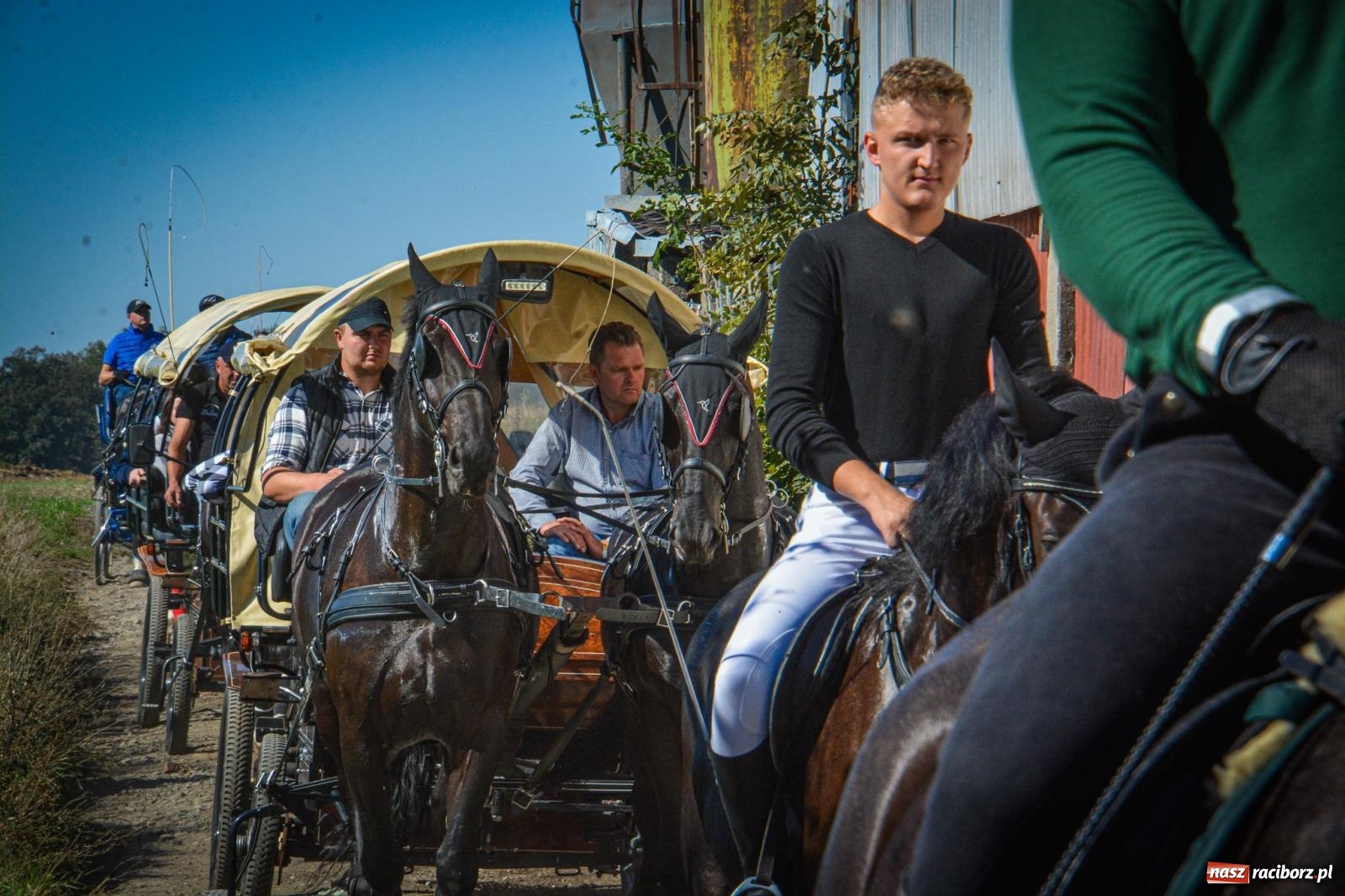 Zdjęcie w galerii na portalu naszraciborz.pl: Słoneczny Hubertus w Żerdzinach. Lisią kitę zerwał Jakub Niedbała wiadomości z regionu