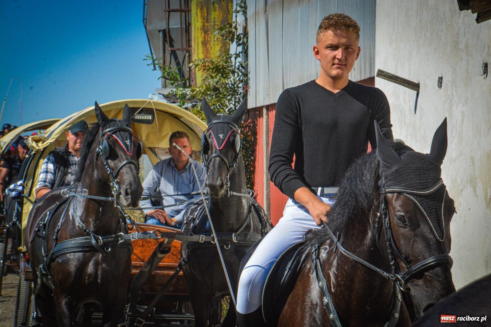 Zdjęcie w galerii na portalu naszraciborz.pl: Słoneczny Hubertus w Żerdzinach. Lisią kitę zerwał Jakub Niedbała wiadomości z regionu