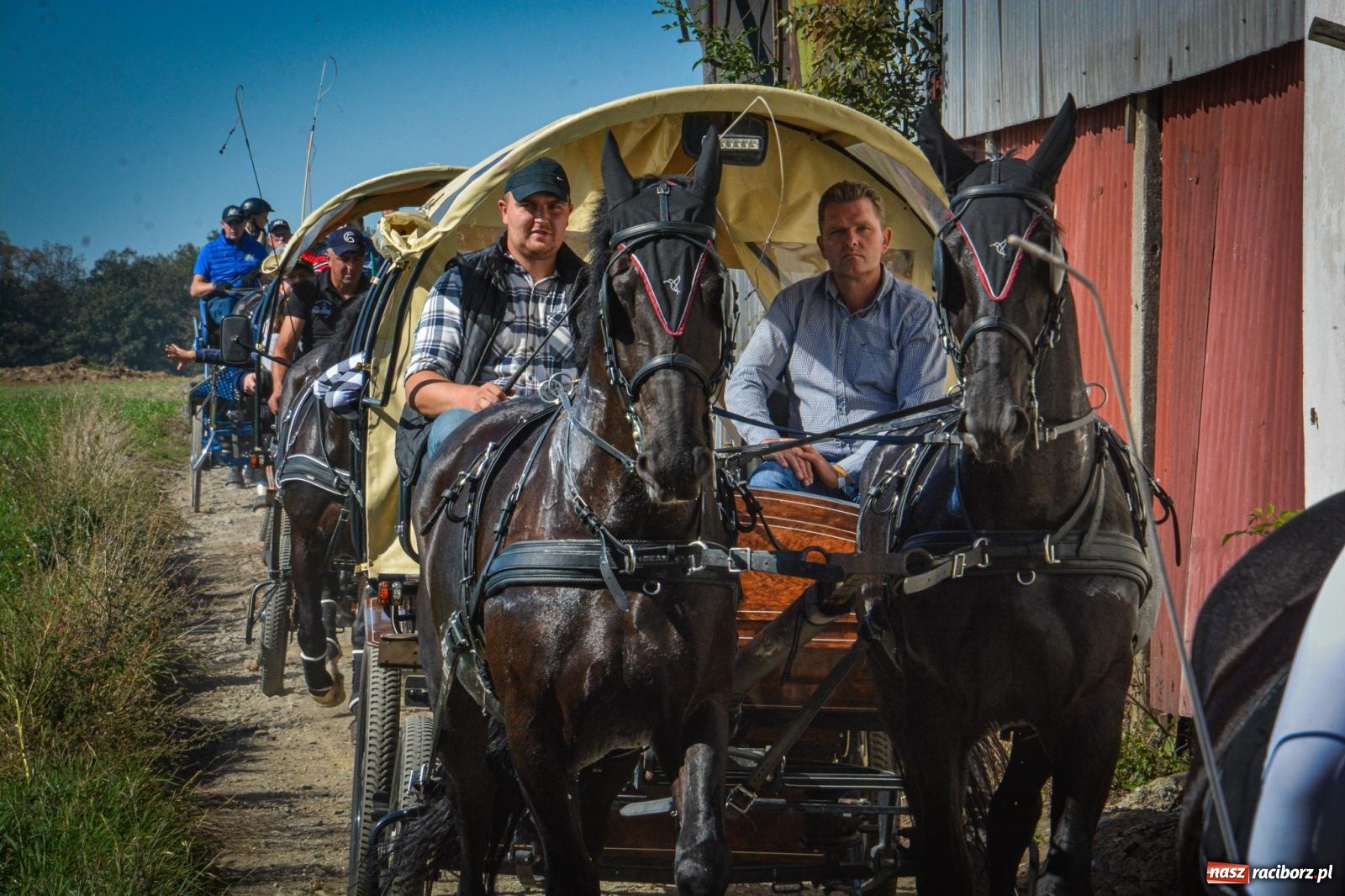 Zdjęcie w galerii na portalu naszraciborz.pl: Słoneczny Hubertus w Żerdzinach. Lisią kitę zerwał Jakub Niedbała wiadomości z regionu
