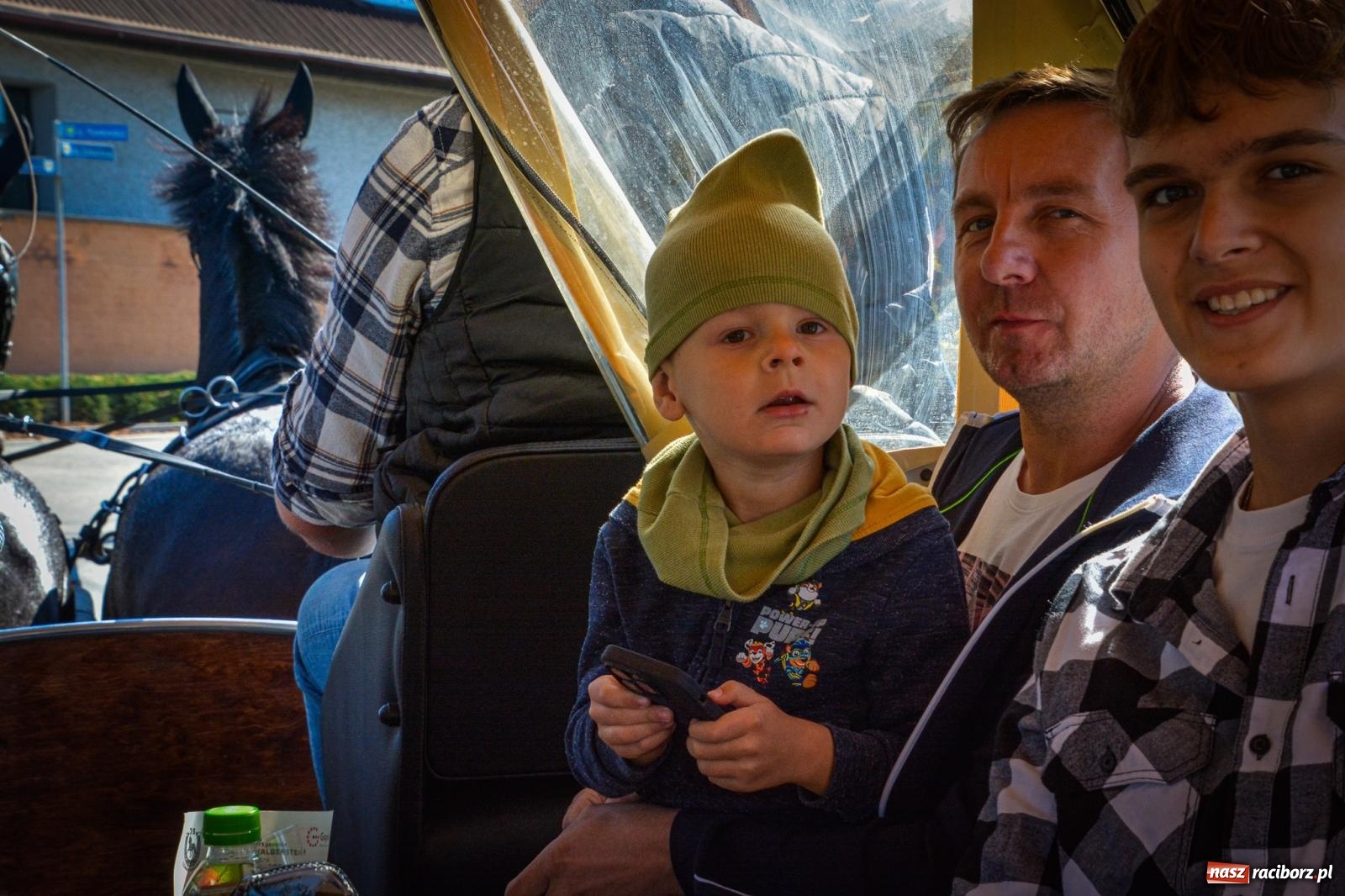 Zdjęcie w galerii na portalu naszraciborz.pl: Słoneczny Hubertus w Żerdzinach. Lisią kitę zerwał Jakub Niedbała wiadomości z regionu