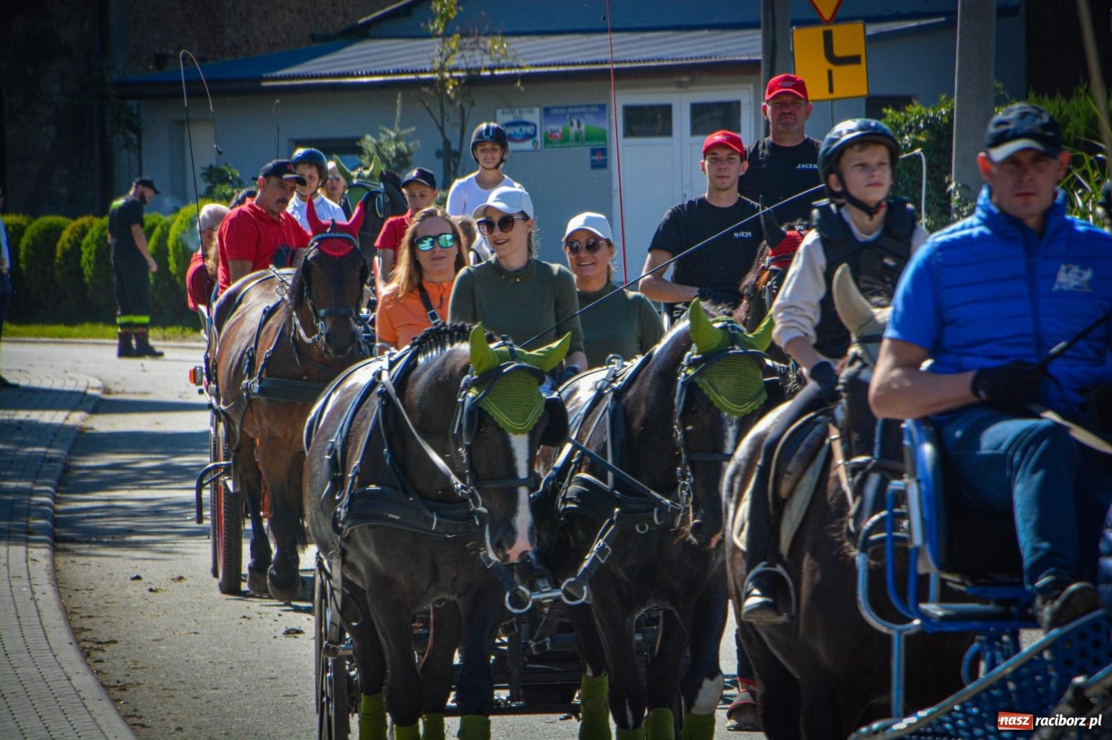 Zdjęcie w galerii na portalu naszraciborz.pl: Słoneczny Hubertus w Żerdzinach. Lisią kitę zerwał Jakub Niedbała wiadomości z regionu