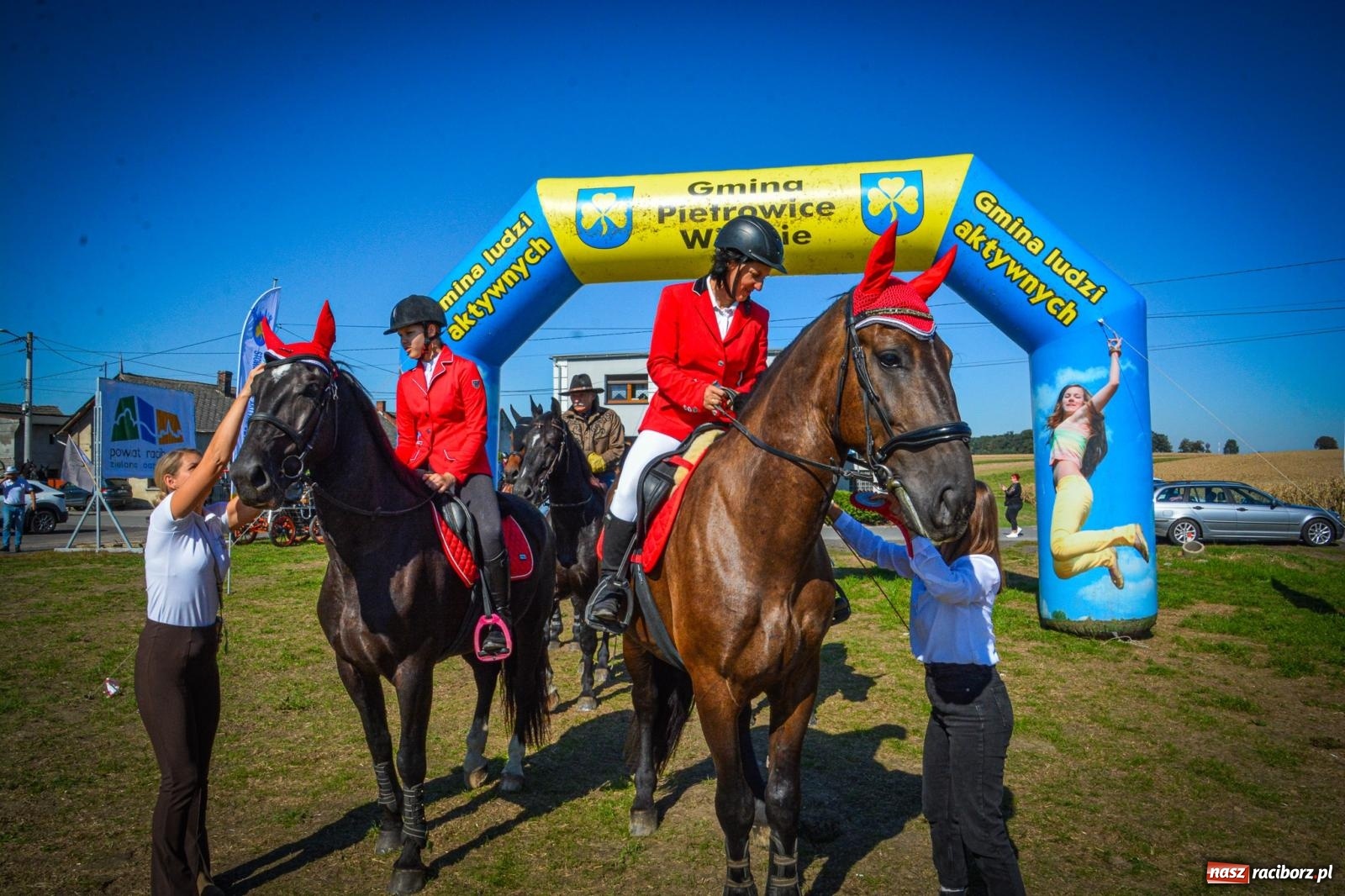 Zdjęcie w galerii na portalu naszraciborz.pl: Słoneczny Hubertus w Żerdzinach. Lisią kitę zerwał Jakub Niedbała wiadomości z regionu