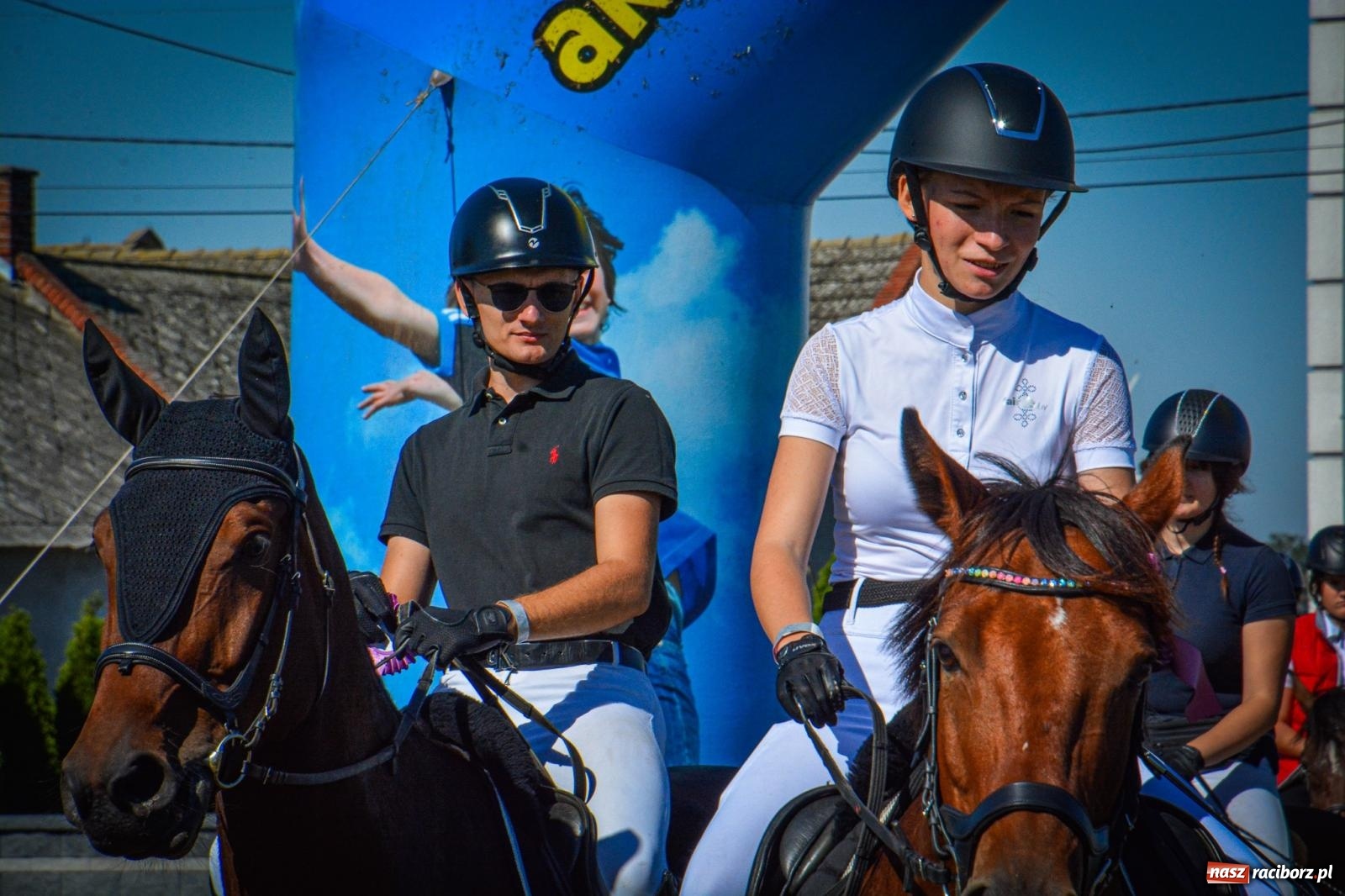 Zdjęcie w galerii na portalu naszraciborz.pl: Słoneczny Hubertus w Żerdzinach. Lisią kitę zerwał Jakub Niedbała wiadomości z regionu