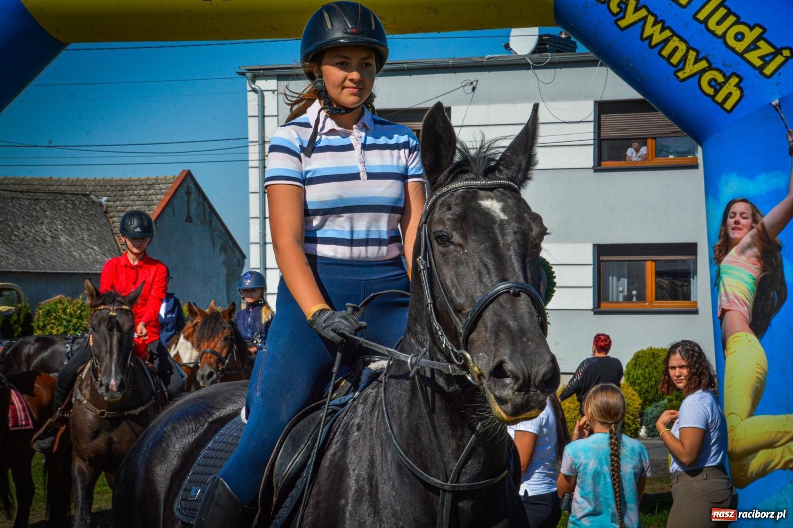 Zdjęcie w galerii na portalu naszraciborz.pl: Słoneczny Hubertus w Żerdzinach. Lisią kitę zerwał Jakub Niedbała wiadomości z regionu