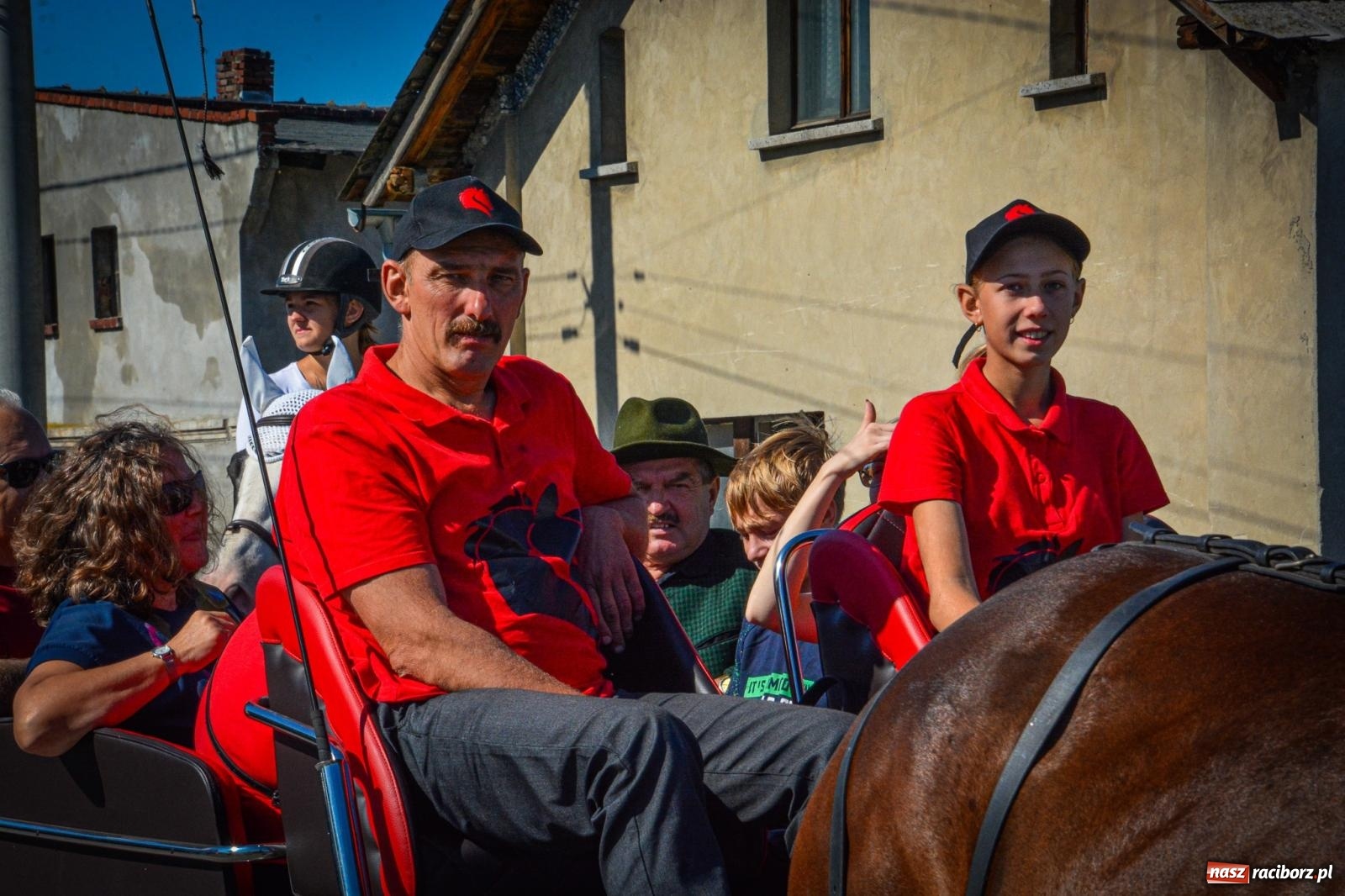 Zdjęcie w galerii na portalu naszraciborz.pl: Słoneczny Hubertus w Żerdzinach. Lisią kitę zerwał Jakub Niedbała wiadomości z regionu