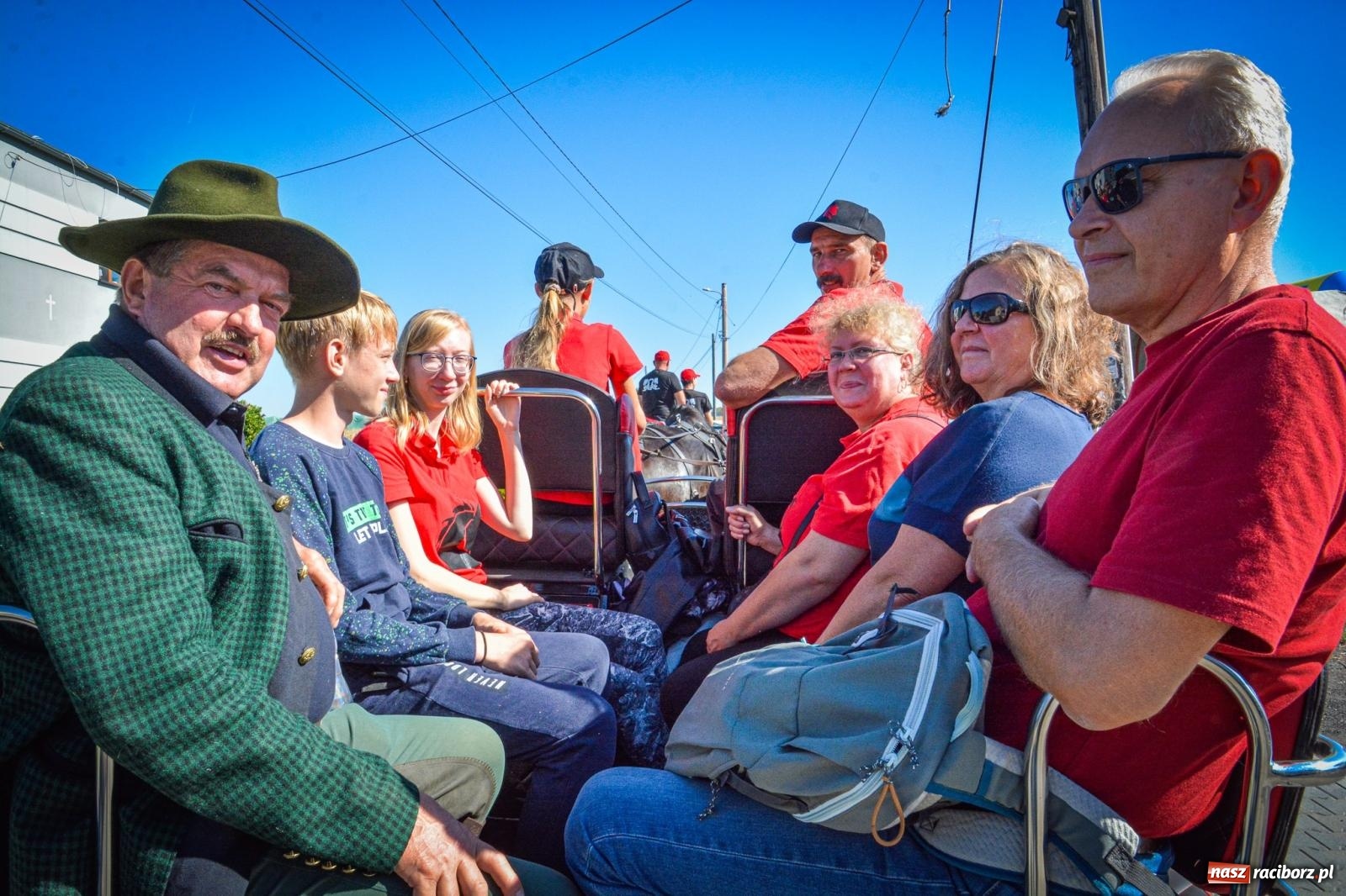 Zdjęcie w galerii na portalu naszraciborz.pl: Słoneczny Hubertus w Żerdzinach. Lisią kitę zerwał Jakub Niedbała wiadomości z regionu