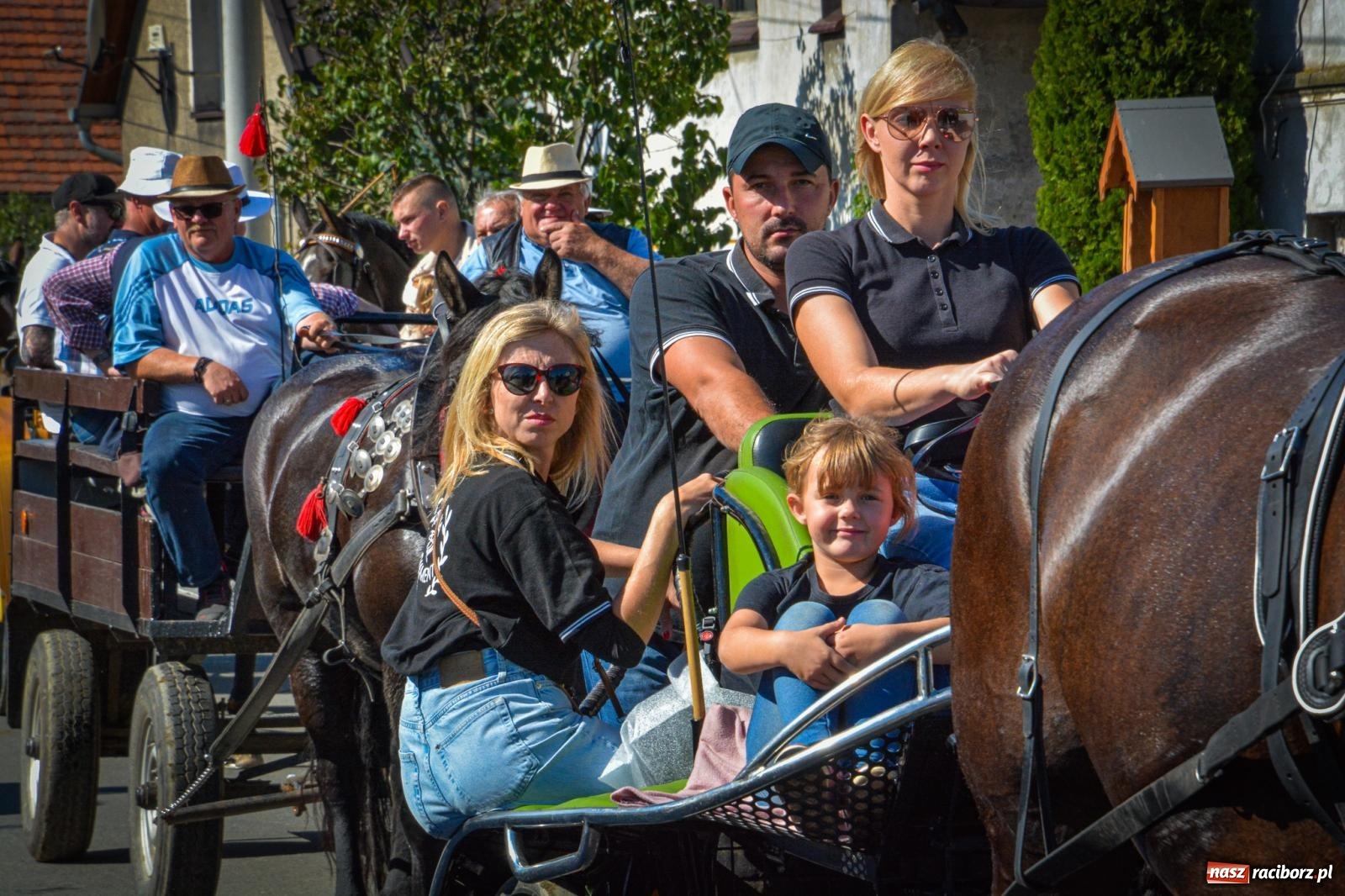 Zdjęcie w galerii na portalu naszraciborz.pl: Słoneczny Hubertus w Żerdzinach. Lisią kitę zerwał Jakub Niedbała wiadomości z regionu