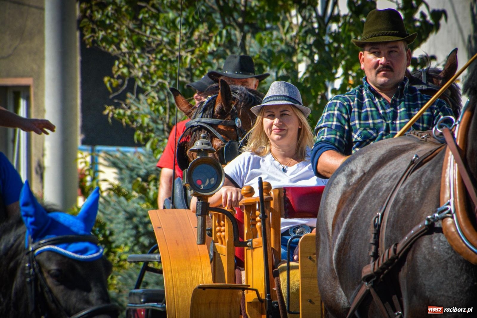 Zdjęcie w galerii na portalu naszraciborz.pl: Słoneczny Hubertus w Żerdzinach. Lisią kitę zerwał Jakub Niedbała wiadomości z regionu