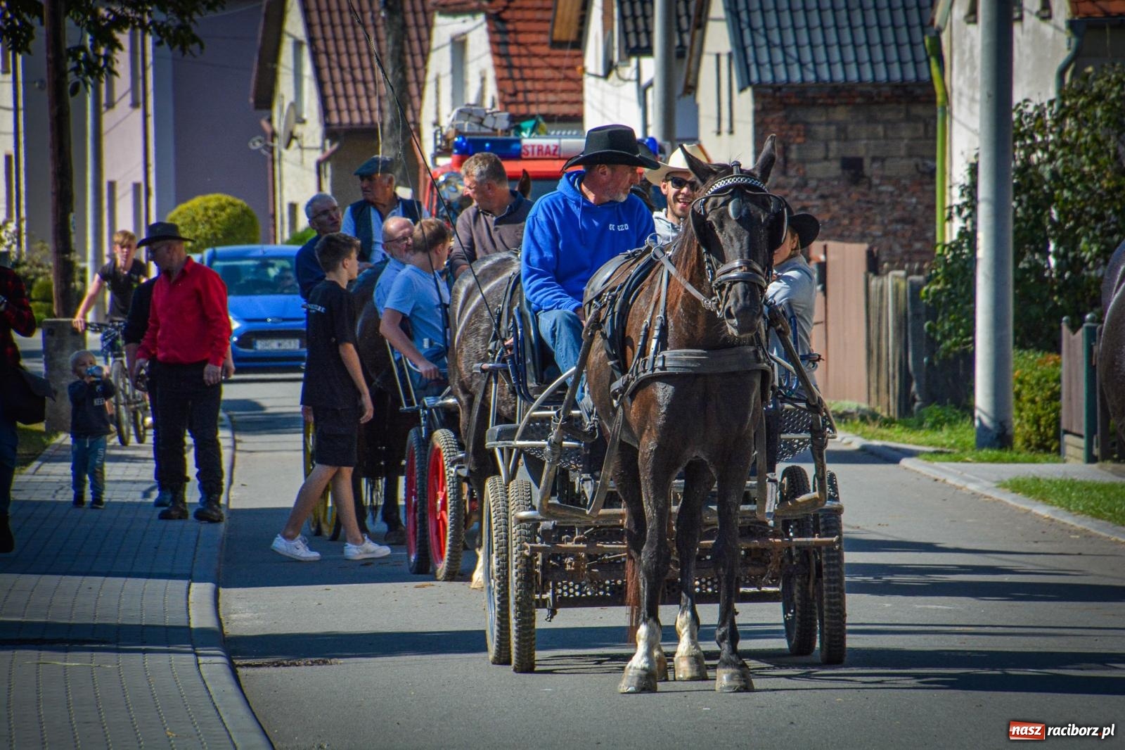 Zdjęcie w galerii na portalu naszraciborz.pl: Słoneczny Hubertus w Żerdzinach. Lisią kitę zerwał Jakub Niedbała wiadomości z regionu