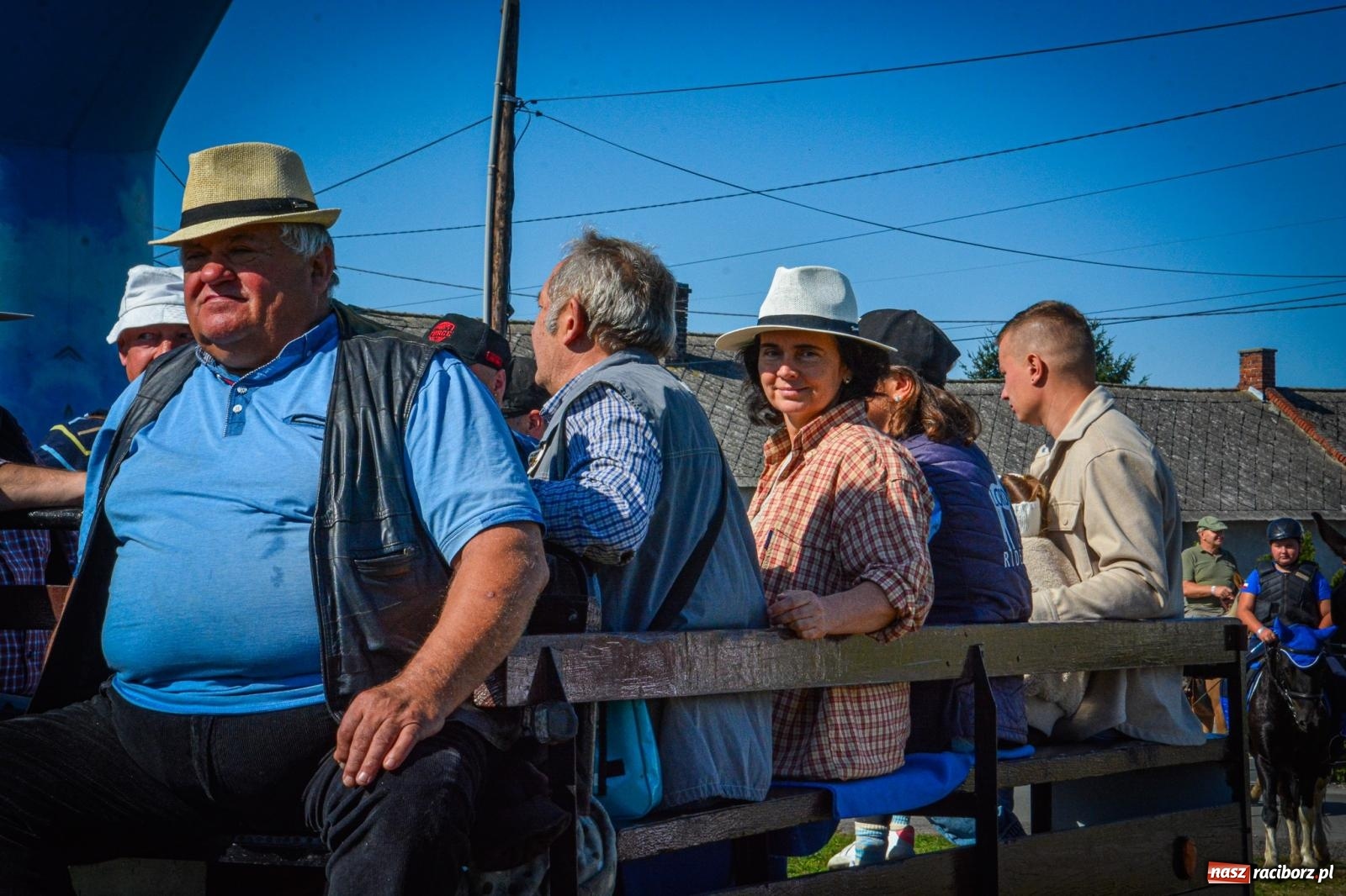 Zdjęcie w galerii na portalu naszraciborz.pl: Słoneczny Hubertus w Żerdzinach. Lisią kitę zerwał Jakub Niedbała wiadomości z regionu
