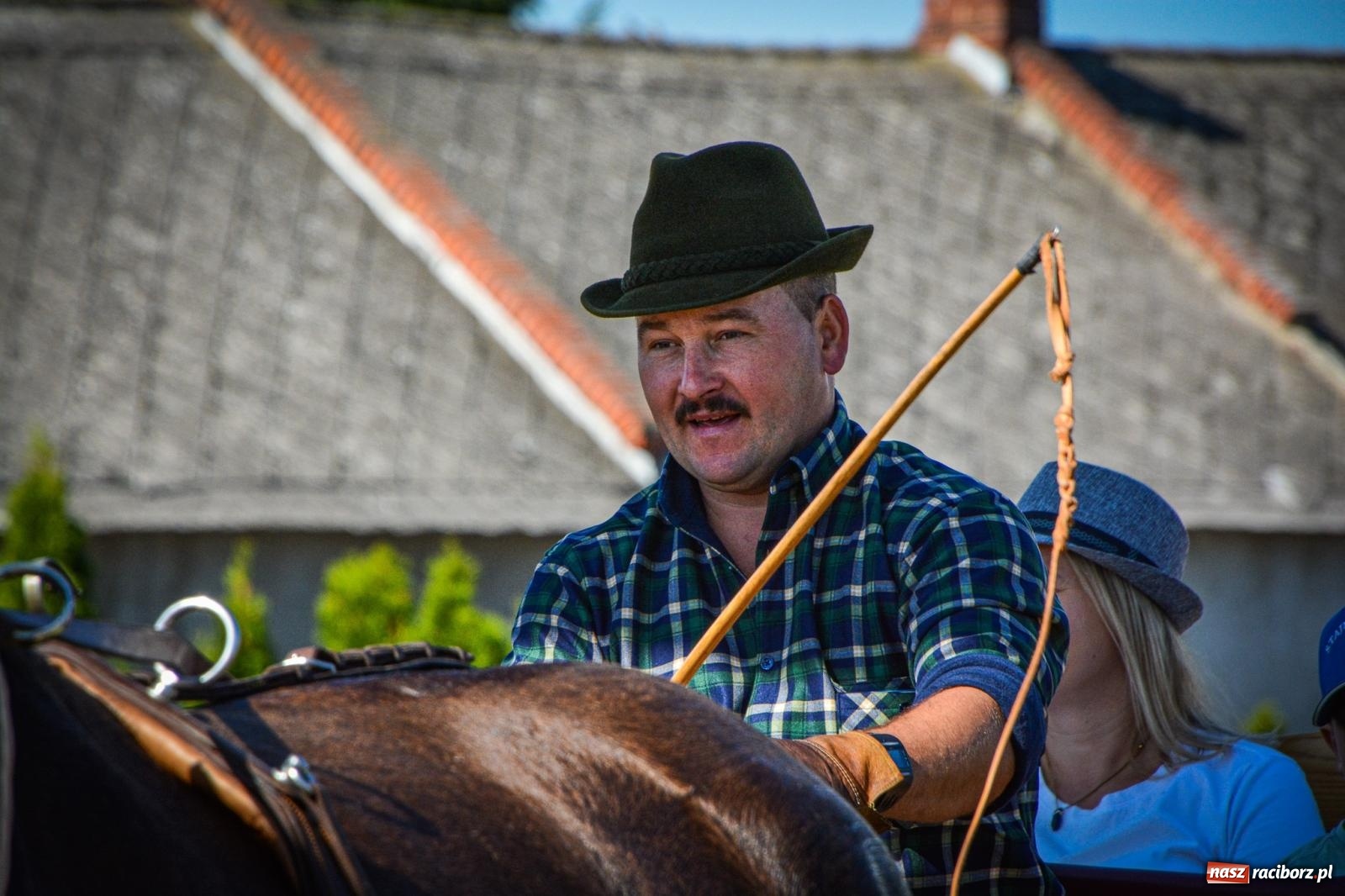 Zdjęcie w galerii na portalu naszraciborz.pl: Słoneczny Hubertus w Żerdzinach. Lisią kitę zerwał Jakub Niedbała wiadomości z regionu