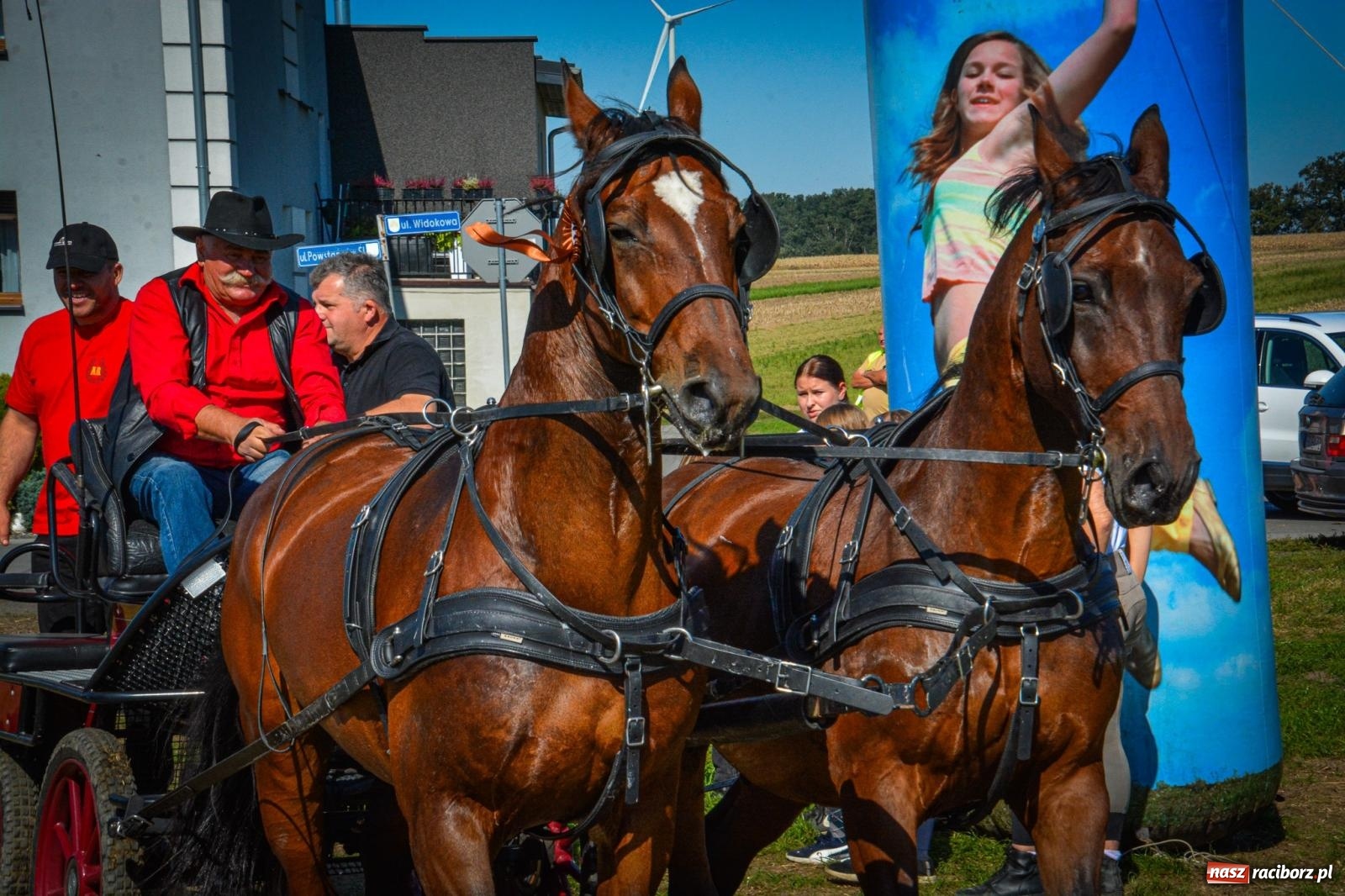 Zdjęcie w galerii na portalu naszraciborz.pl: Słoneczny Hubertus w Żerdzinach. Lisią kitę zerwał Jakub Niedbała wiadomości z regionu