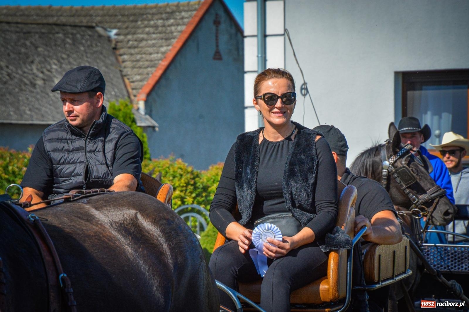 Zdjęcie w galerii na portalu naszraciborz.pl: Słoneczny Hubertus w Żerdzinach. Lisią kitę zerwał Jakub Niedbała wiadomości z regionu