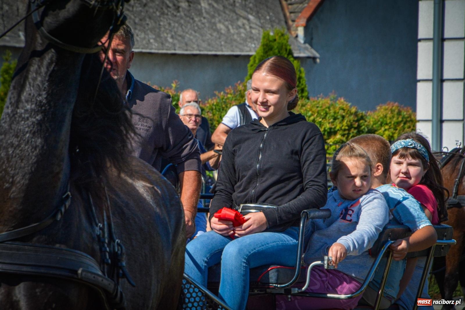 Zdjęcie w galerii na portalu naszraciborz.pl: Słoneczny Hubertus w Żerdzinach. Lisią kitę zerwał Jakub Niedbała wiadomości z regionu