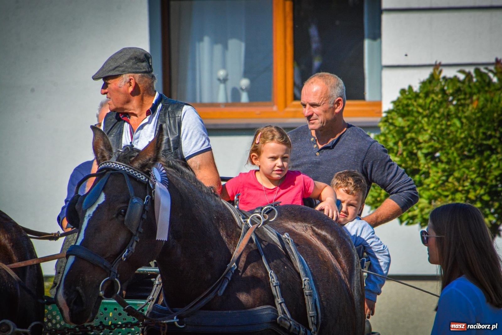Zdjęcie w galerii na portalu naszraciborz.pl: Słoneczny Hubertus w Żerdzinach. Lisią kitę zerwał Jakub Niedbała wiadomości z regionu