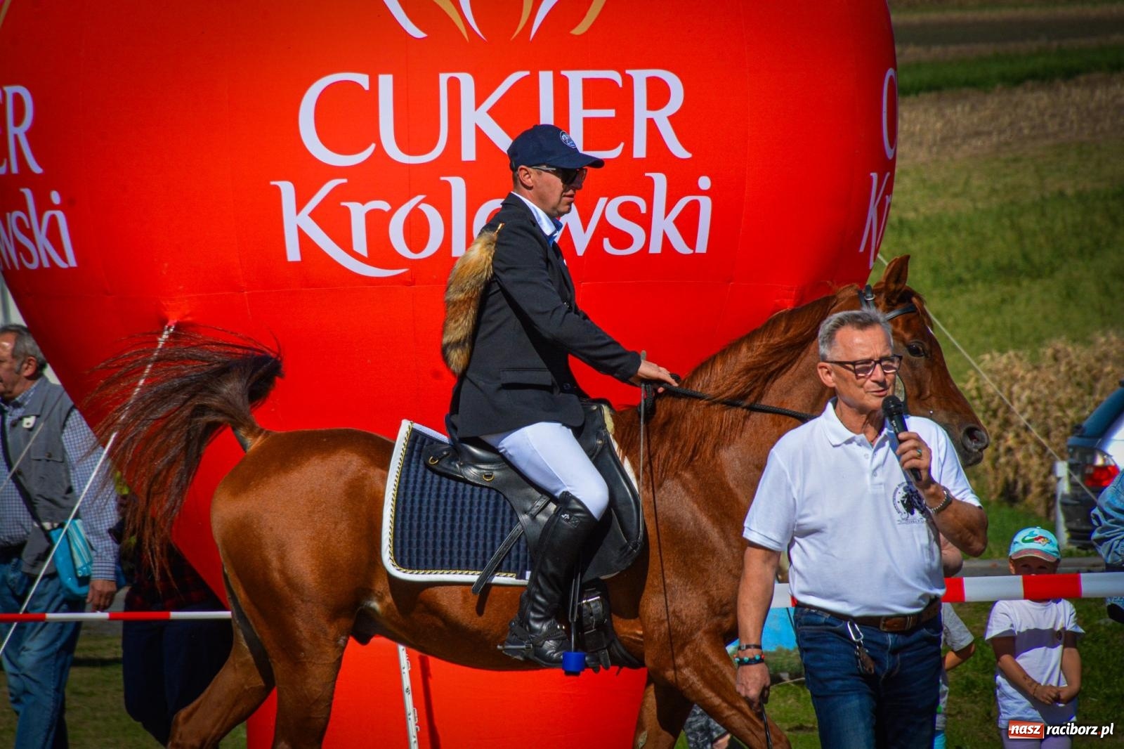 Zdjęcie w galerii na portalu naszraciborz.pl: Słoneczny Hubertus w Żerdzinach. Lisią kitę zerwał Jakub Niedbała wiadomości z regionu