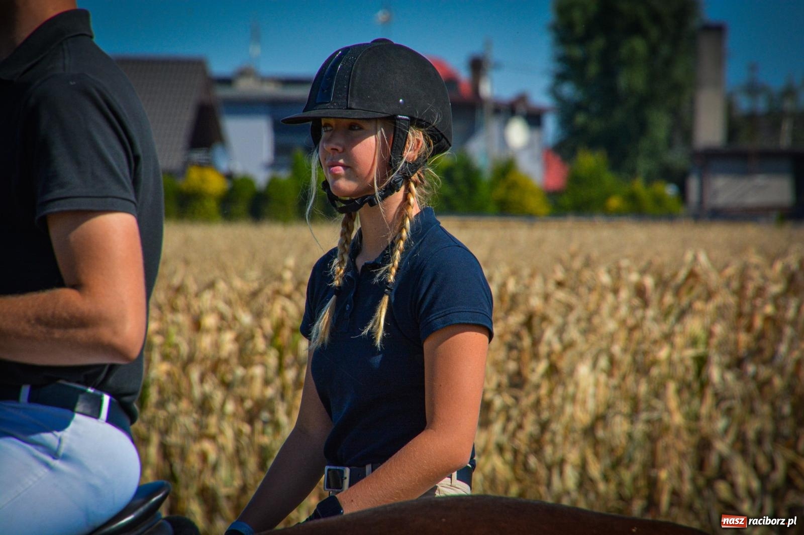 Zdjęcie w galerii na portalu naszraciborz.pl: Słoneczny Hubertus w Żerdzinach. Lisią kitę zerwał Jakub Niedbała wiadomości z regionu