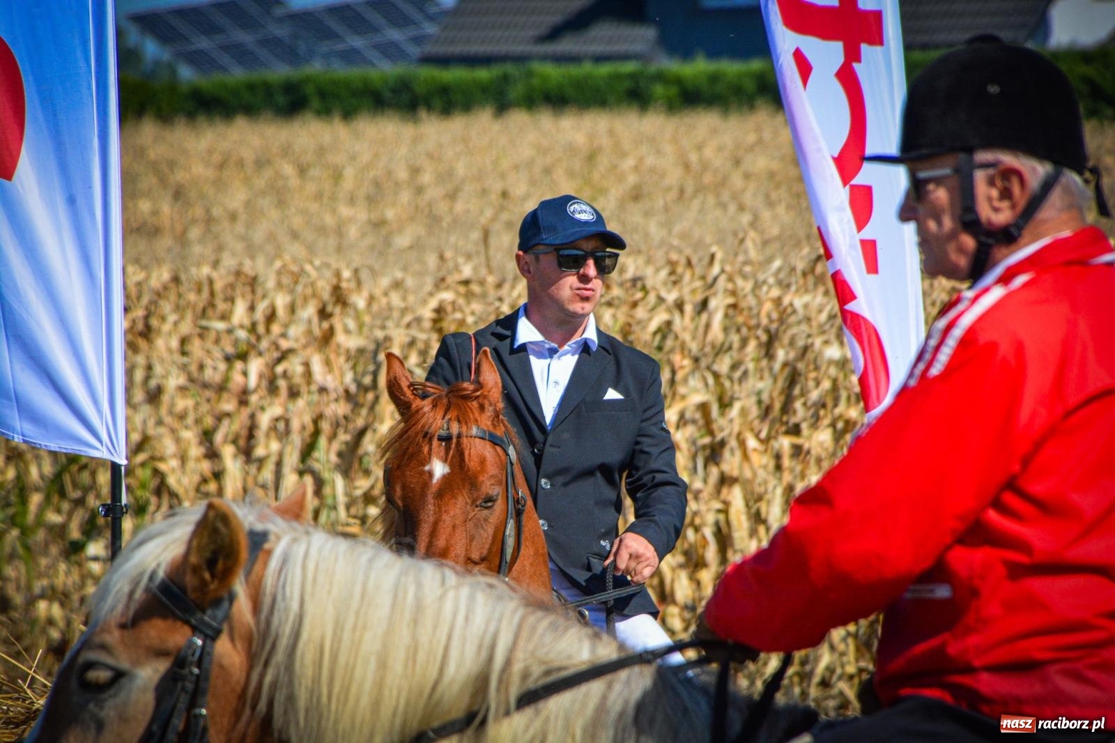 Zdjęcie w galerii na portalu naszraciborz.pl: Słoneczny Hubertus w Żerdzinach. Lisią kitę zerwał Jakub Niedbała wiadomości z regionu
