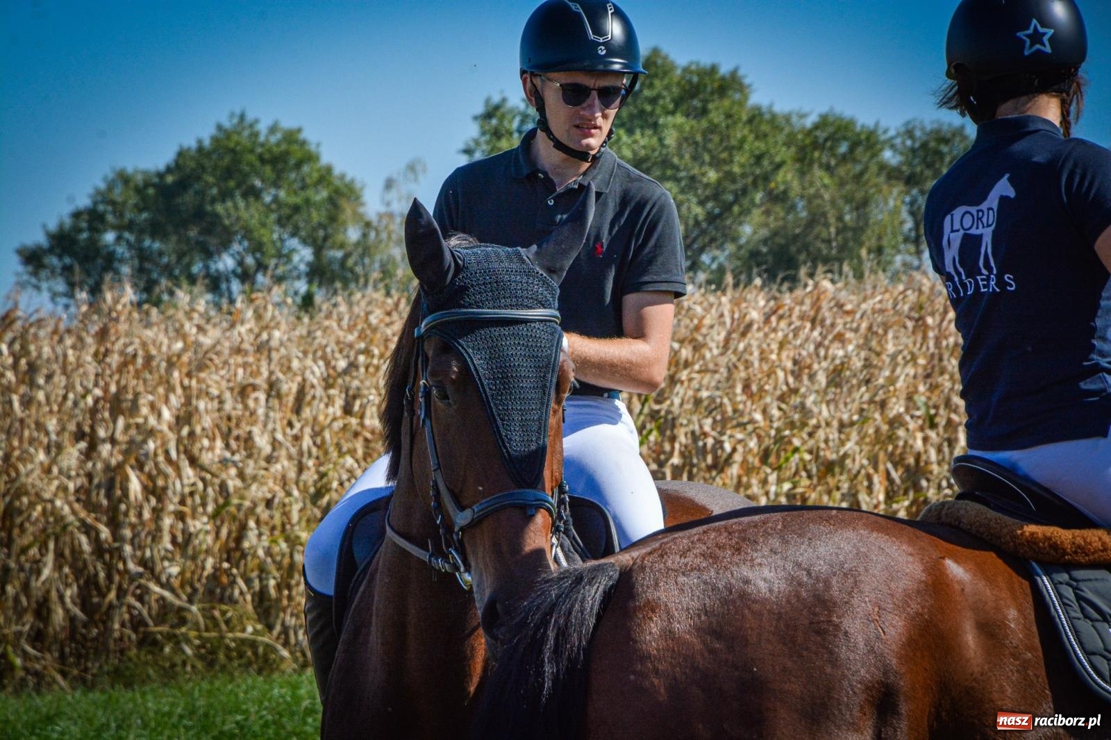 Zdjęcie w galerii na portalu naszraciborz.pl: Słoneczny Hubertus w Żerdzinach. Lisią kitę zerwał Jakub Niedbała wiadomości z regionu