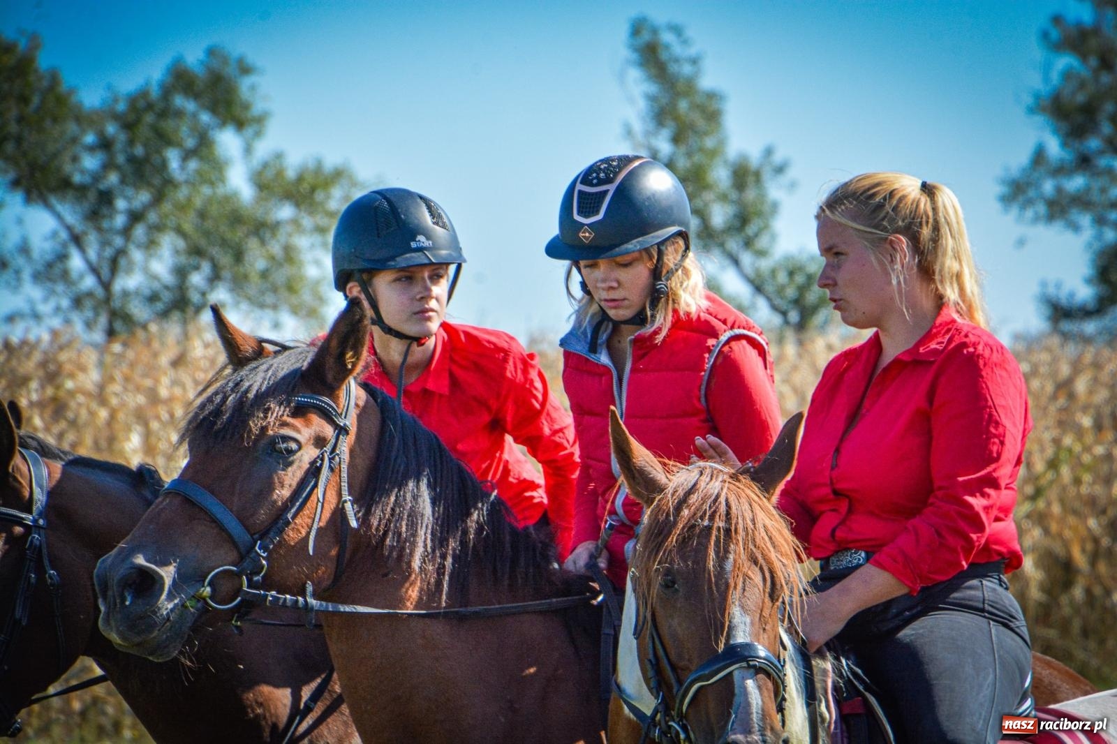 Zdjęcie w galerii na portalu naszraciborz.pl: Słoneczny Hubertus w Żerdzinach. Lisią kitę zerwał Jakub Niedbała wiadomości z regionu