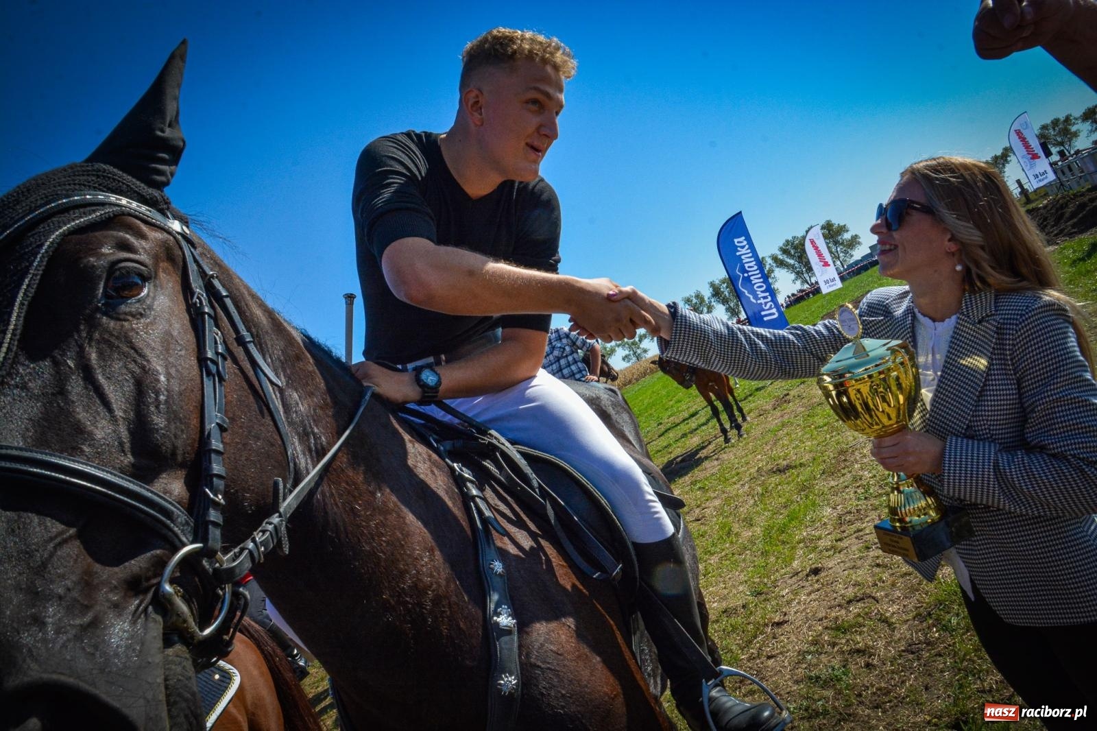 Zdjęcie w galerii na portalu naszraciborz.pl: Słoneczny Hubertus w Żerdzinach. Lisią kitę zerwał Jakub Niedbała wiadomości z regionu